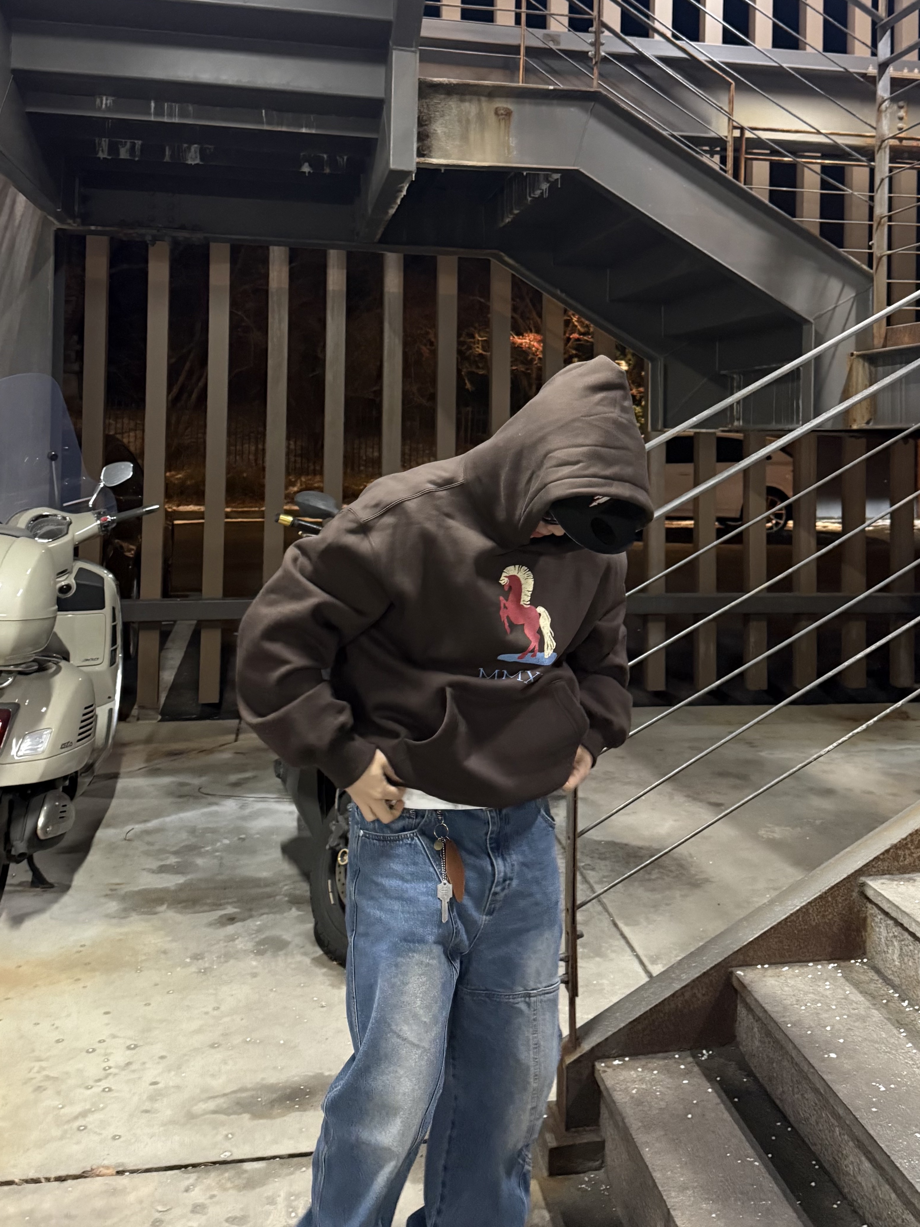 Balenciaga Swift Oval Sunglasses Black, Stussy 8 Ball Studded Belt Brown Suede 착용 스타일 - 1