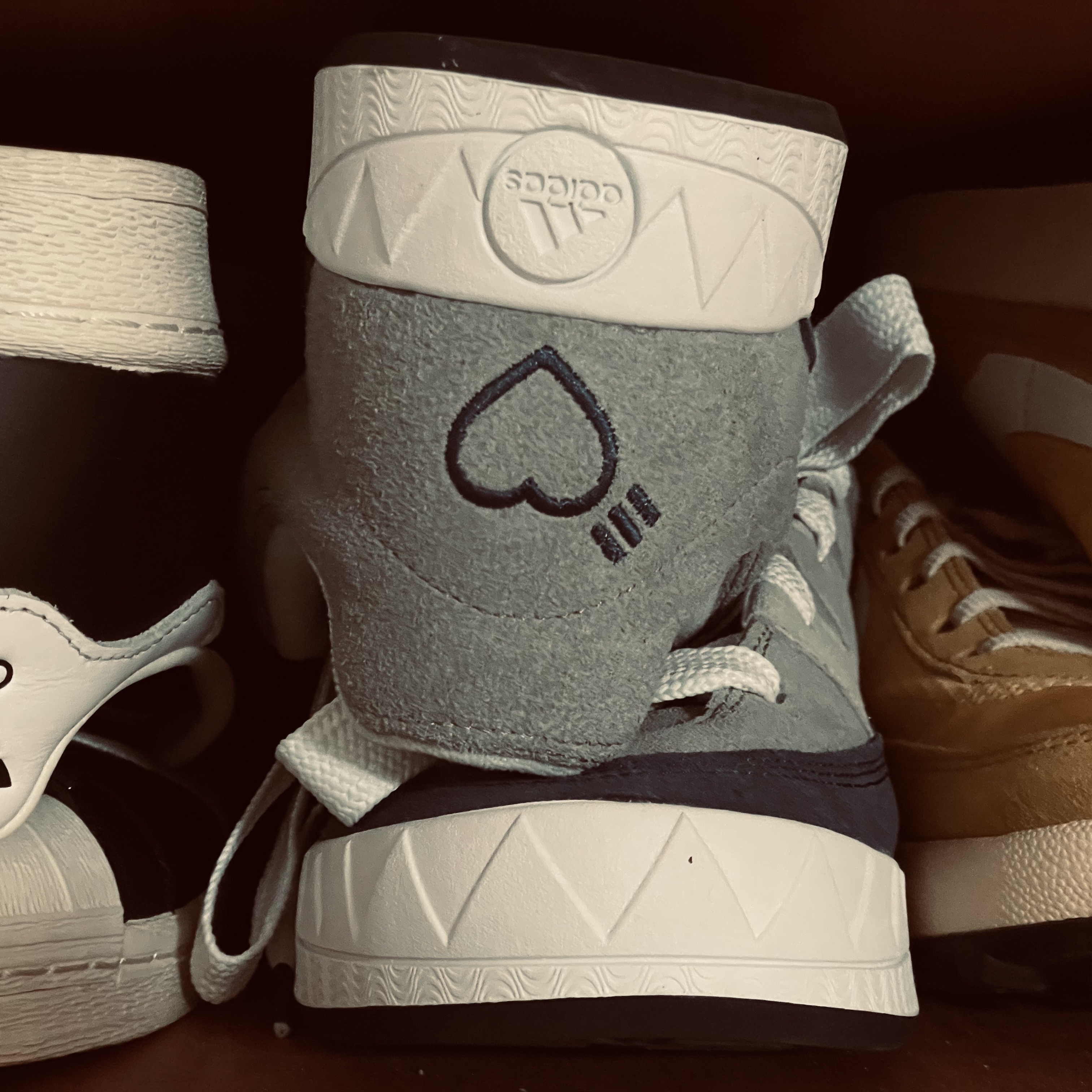 Adidas x Human Made Adimatic Gray 착용 스타일