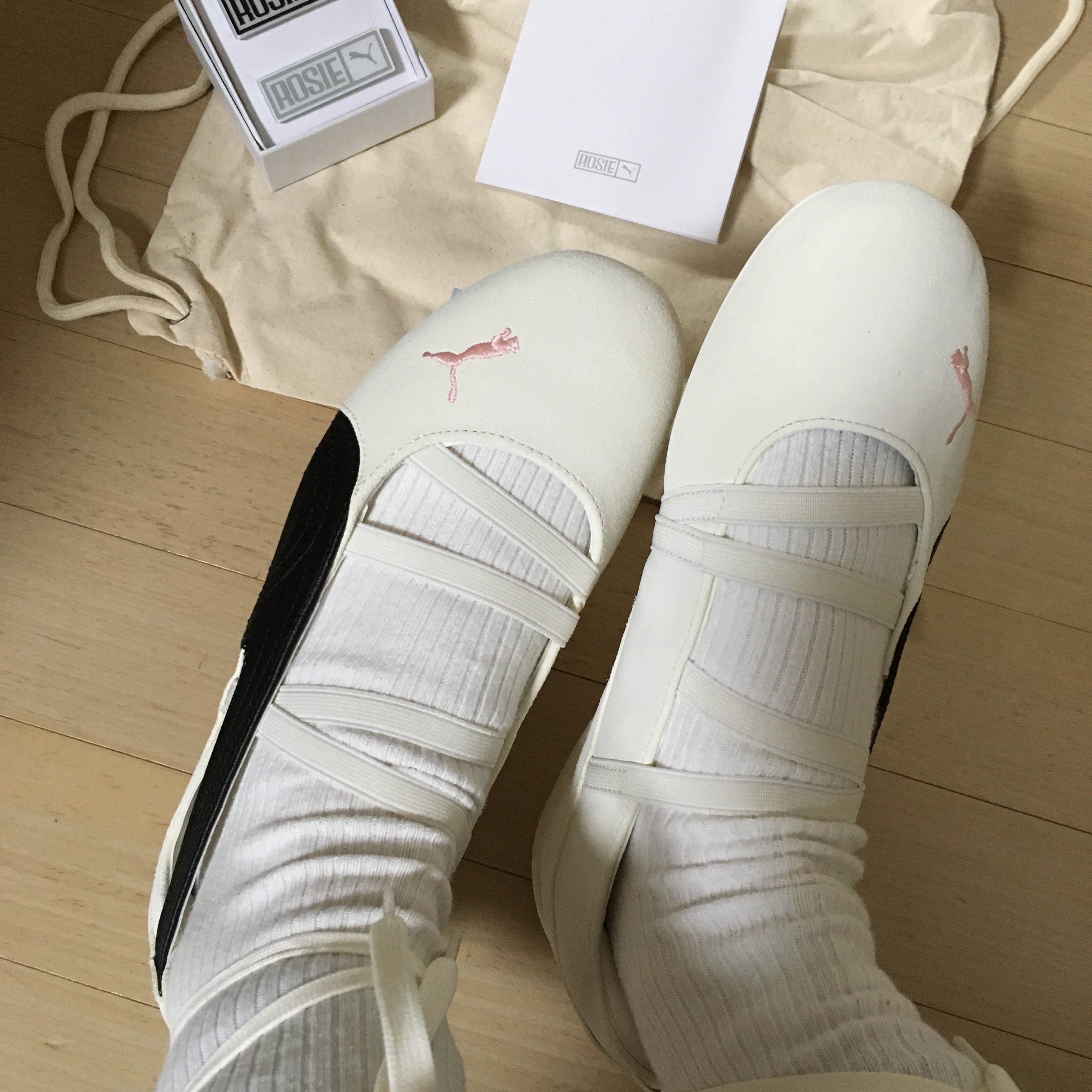 (W) Puma x Rosé Speedcat Ballet SD Warm White Black 착용 스타일 - 1