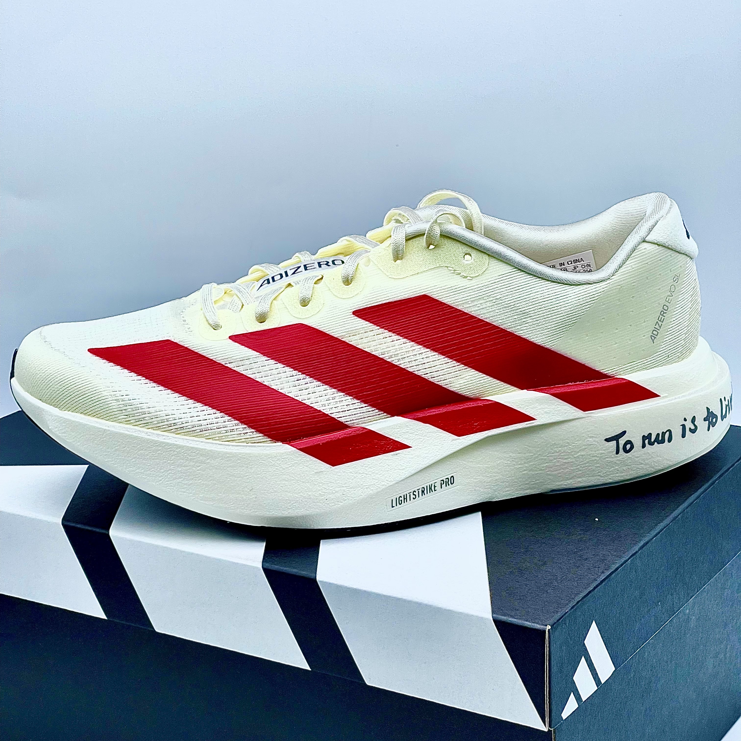 Adidas Adizero EVO SL Off White Better Scarlet 착용 스타일 - 2