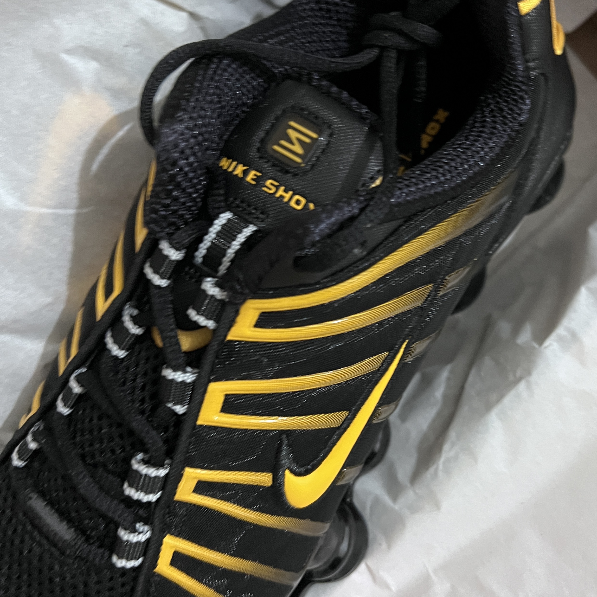 Nike Shox TL Black University Gold 착용 스타일