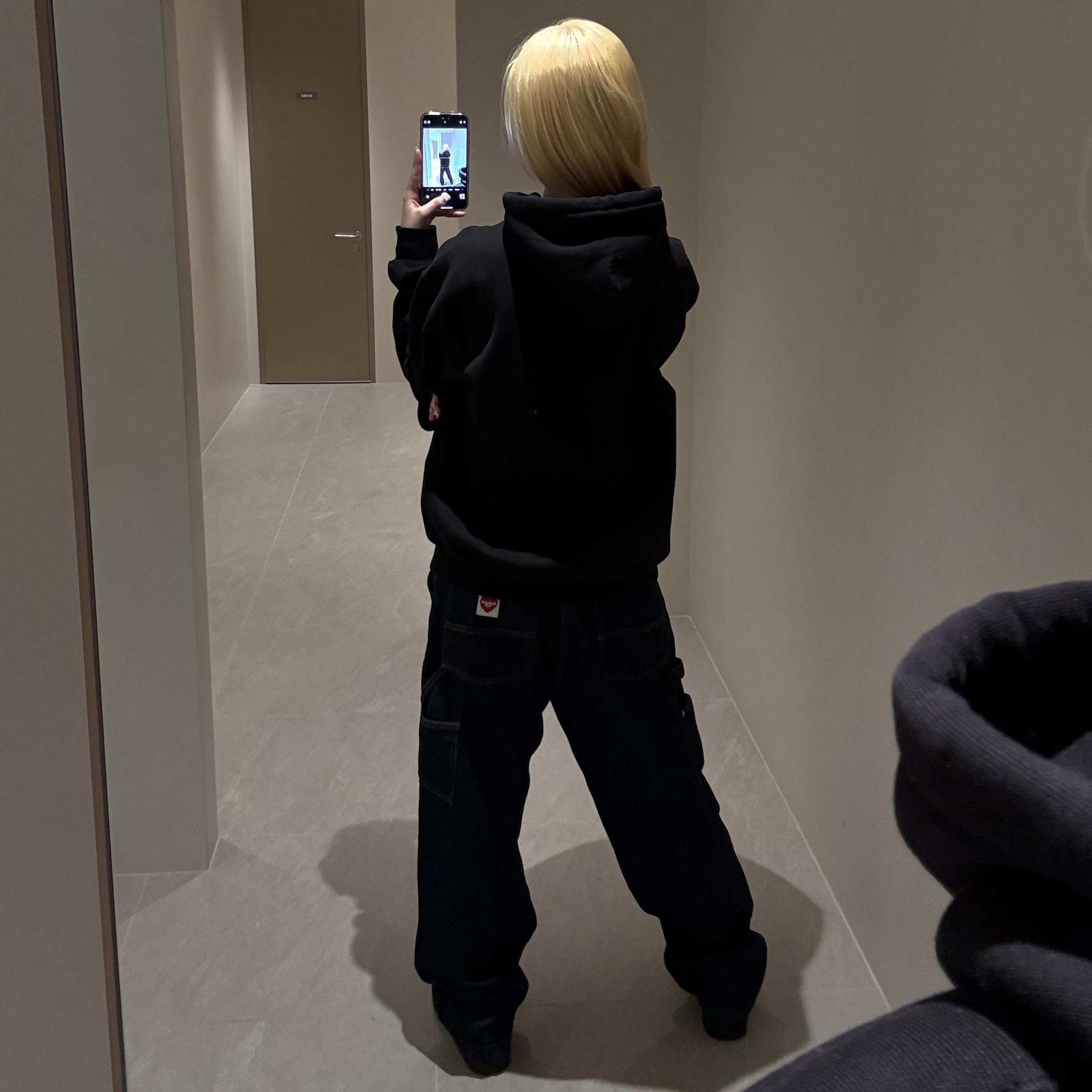 Carhartt WIP Nash Loose Fit Double Knee Pants Blue Rinsed, Carhartt WIP Hooded Carhartt Sweatshirt Black Black 착용 스타일