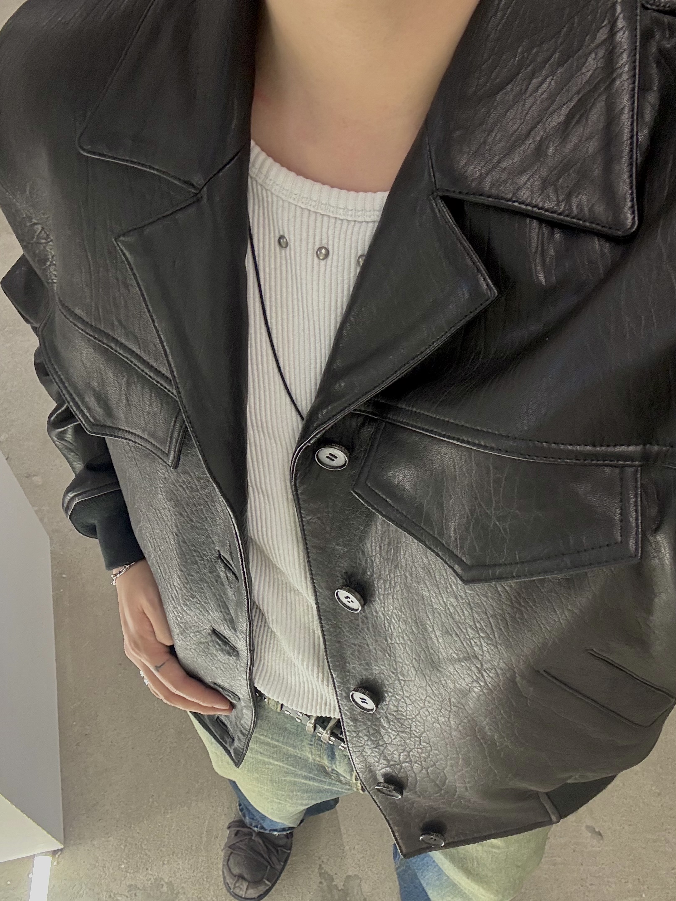 Haleine Velour Stand Collar Blouson Beige (XJ124), Haleine Leather 3D Short Jacket Red (XJ111) 착용 스타일 - 9