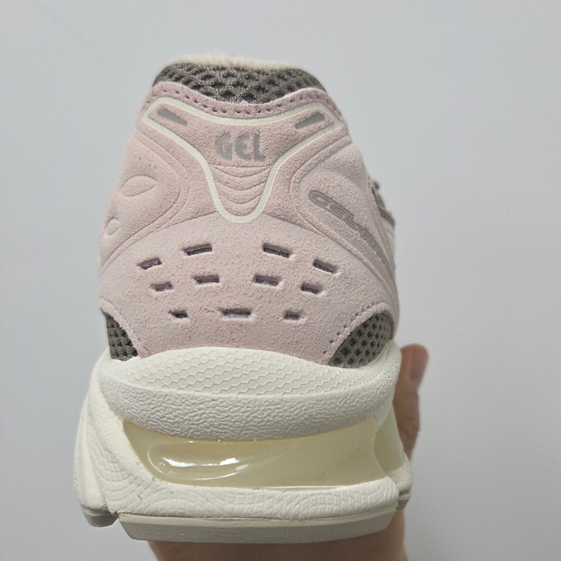 (W) Asics Gel-Kayano 14 Mink Cream 착용 스타일 - 3