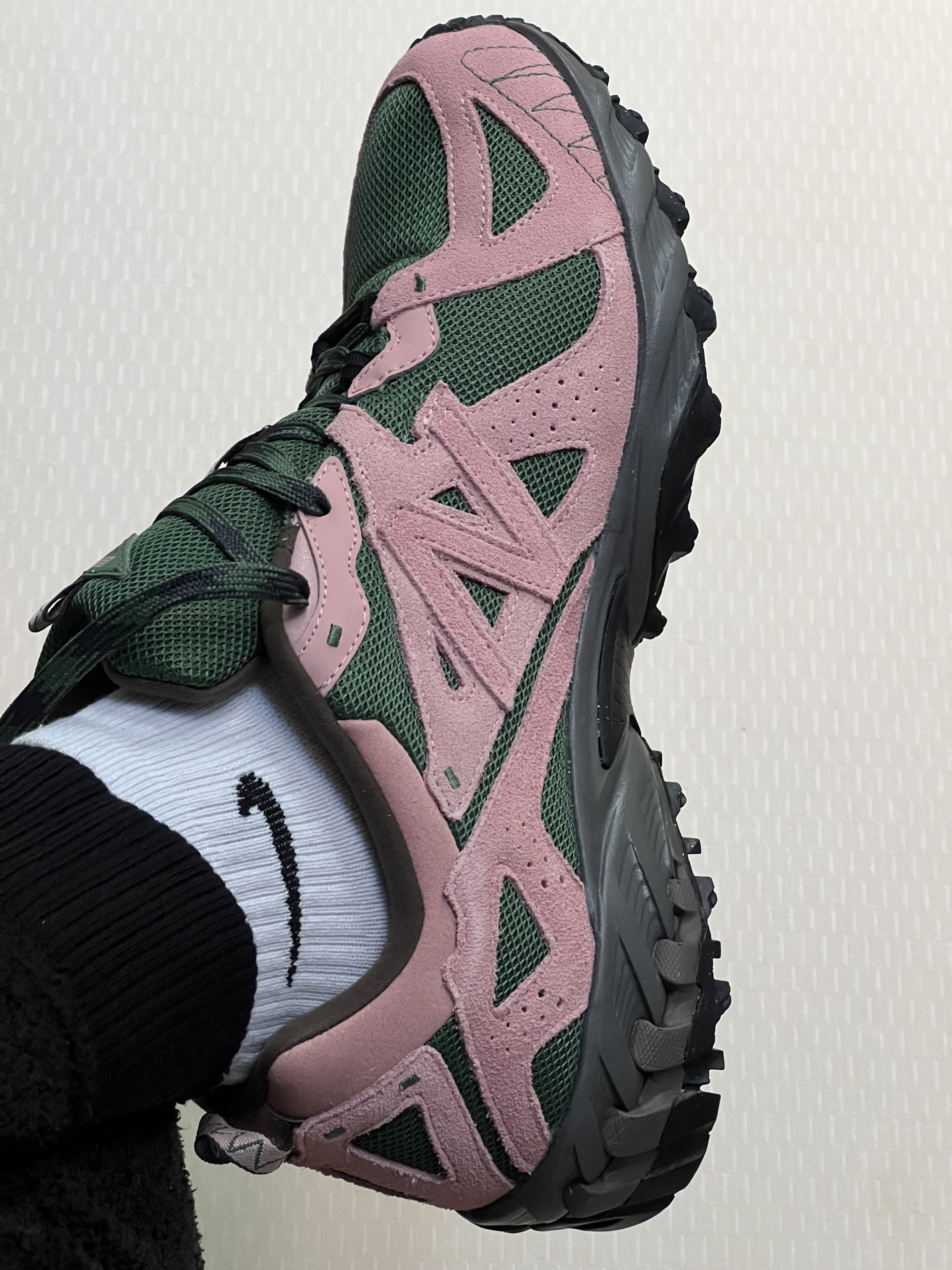New Balance ML610T Pink Moon - D Standard 착용 스타일