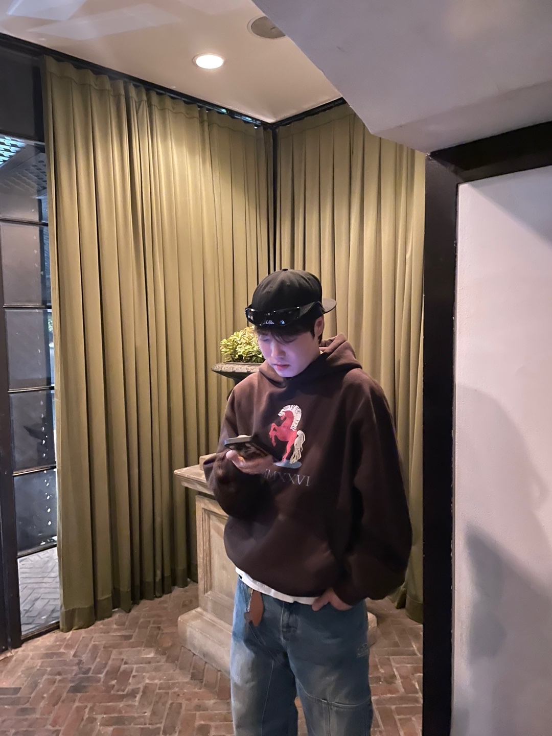 Balenciaga Swift Oval Sunglasses Black, Palace Heaven and Hell New Era 59Fifty Black - 25SS 착용 스타일 - 4