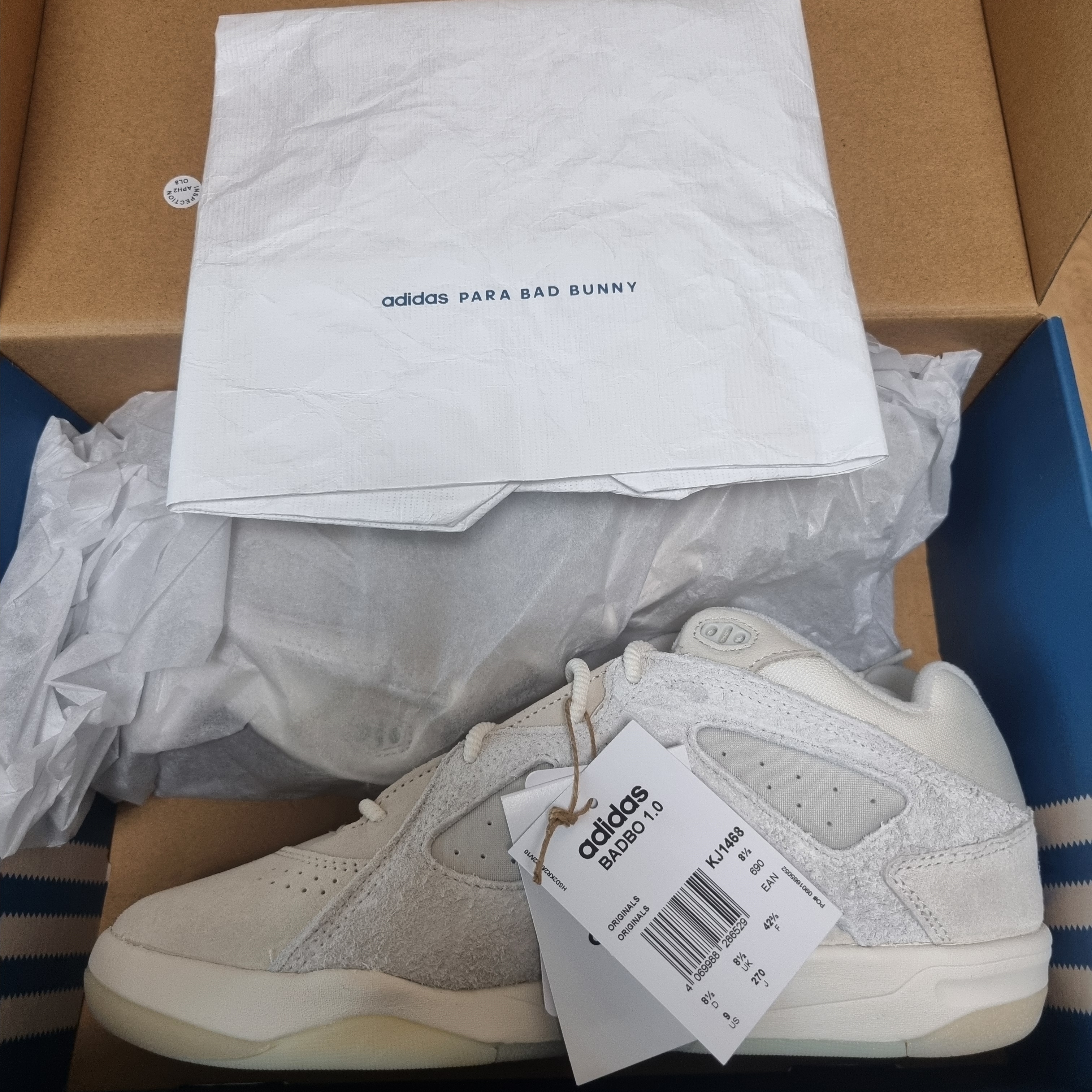 Adidas x Bad Bunny BadBo 1.0 Chalk White Talc 착용 스타일 - 6