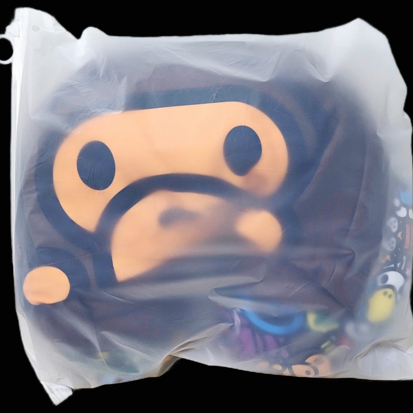 Starbucks x BAPE Baby Milo Neck Pillow 착용 스타일