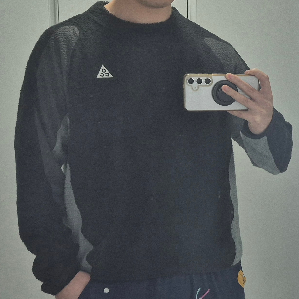Nike ACG Wolf Lichen Crewneck Black Anthracite - Asia 착용 스타일