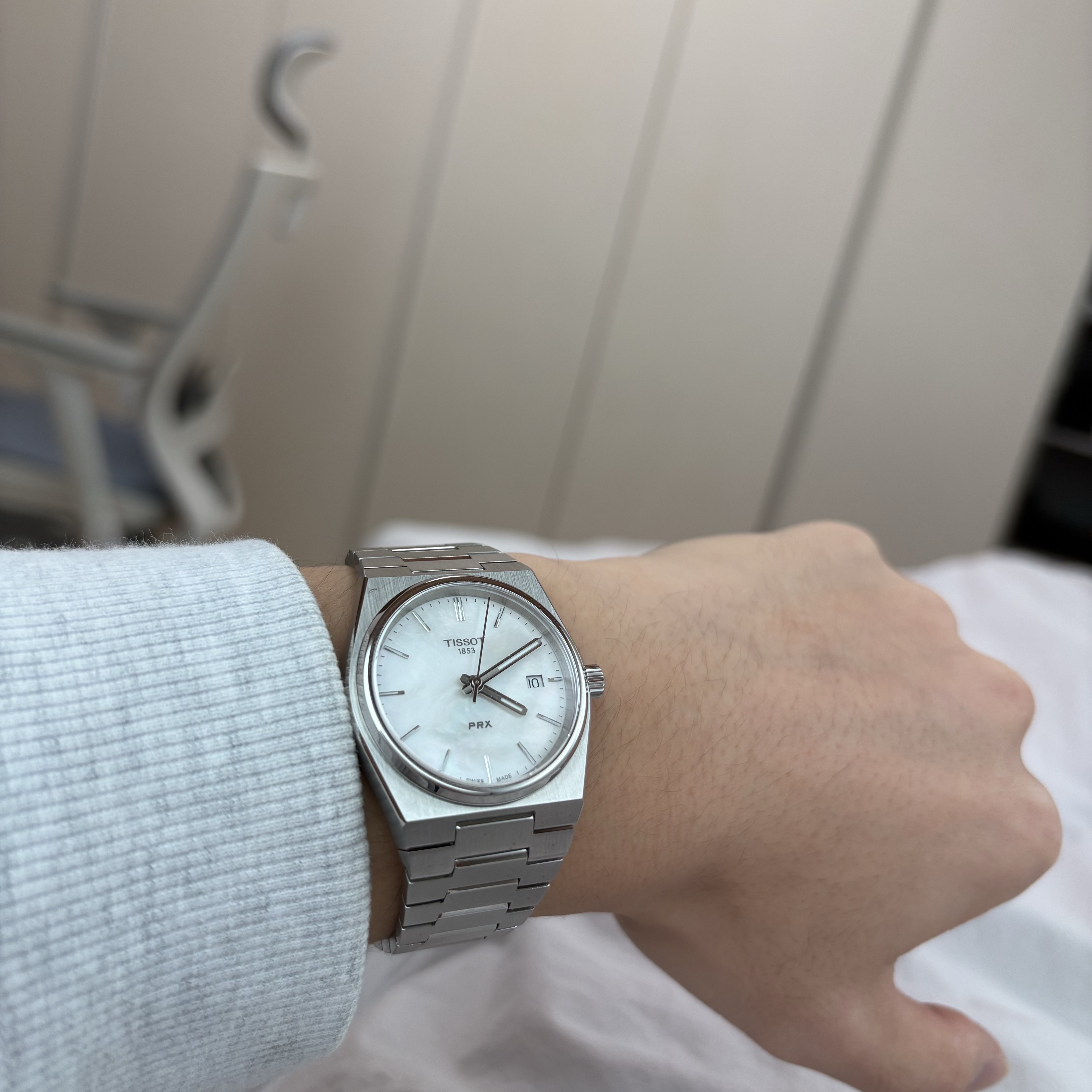 Tissot PRX 35mm Quartz Steel White, Casio G-Shock GMA-S2100-7A White 착용 스타일 - 2