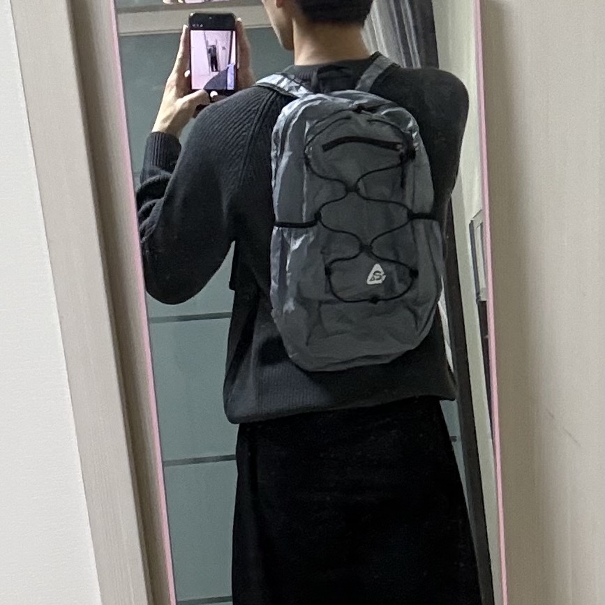 Heisan Ultra-light Compact Pocketbag V2 - Lightblue (M) 착용 스타일