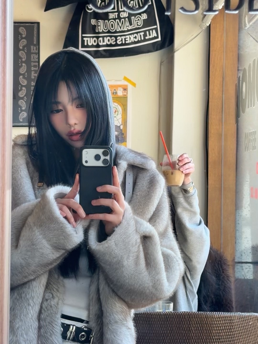 Apple iPhone 17 Pro 256GB Silver 착용 스타일