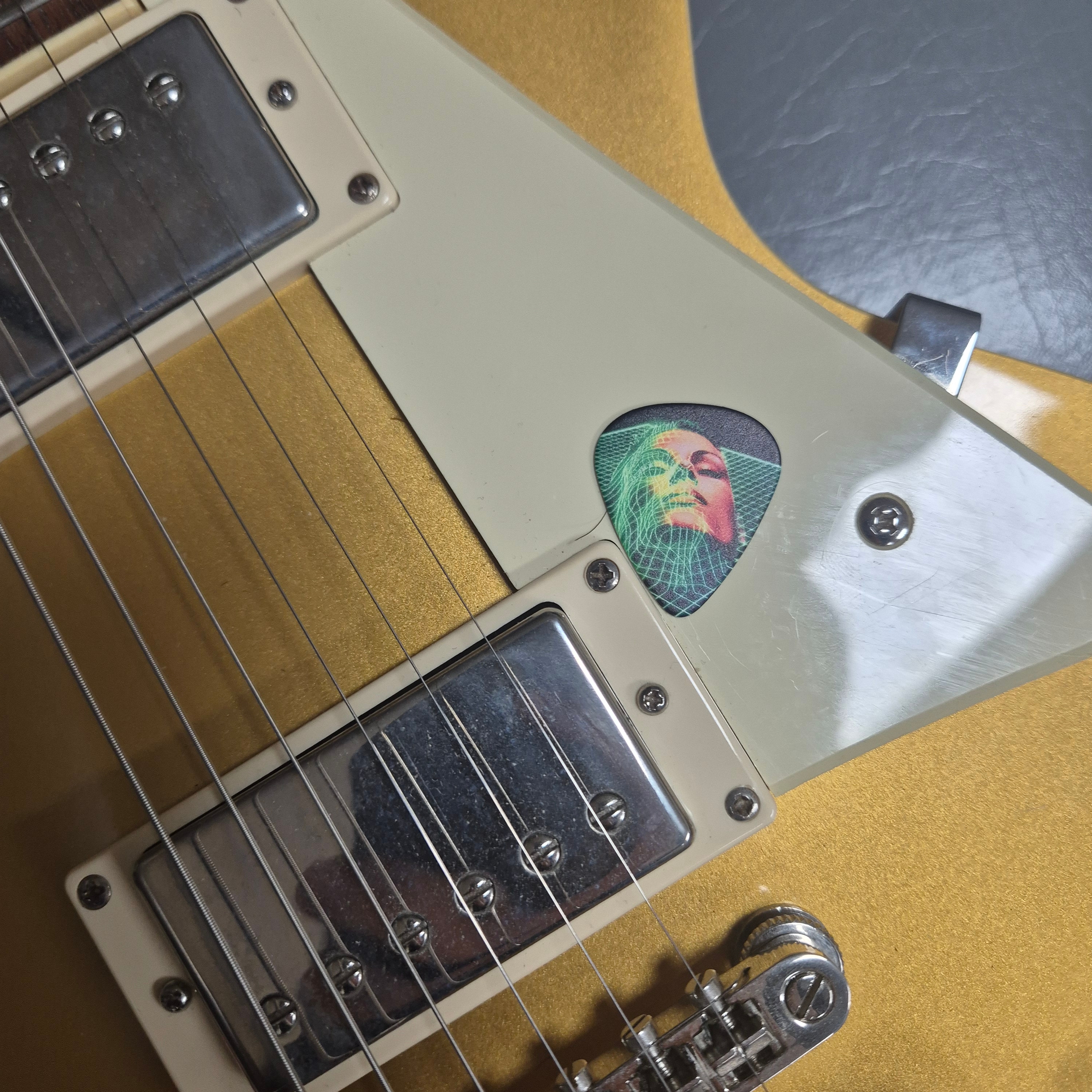 Palace x Fender Medium Pick Green (6 Pack) - 25FW 착용 스타일