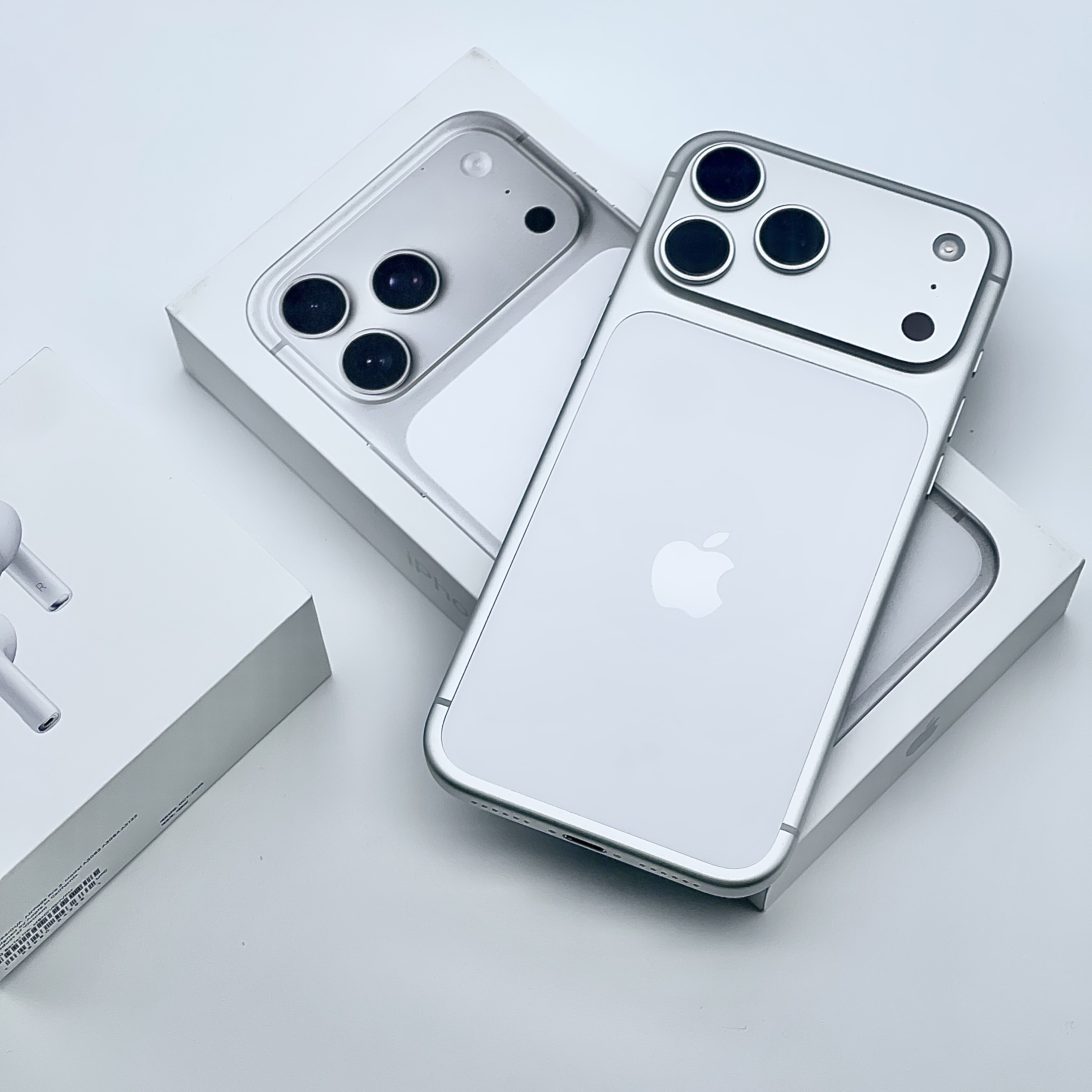 Apple iPhone 17 Pro Max 256GB Silver 착용 스타일 - 7