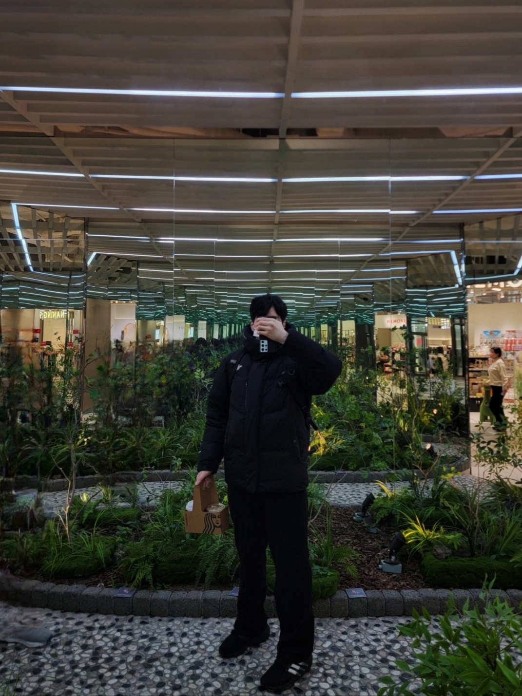 Y-3 Ultraboost Light Black Off White, Yeezy Gap Hoodie Black 착용 스타일