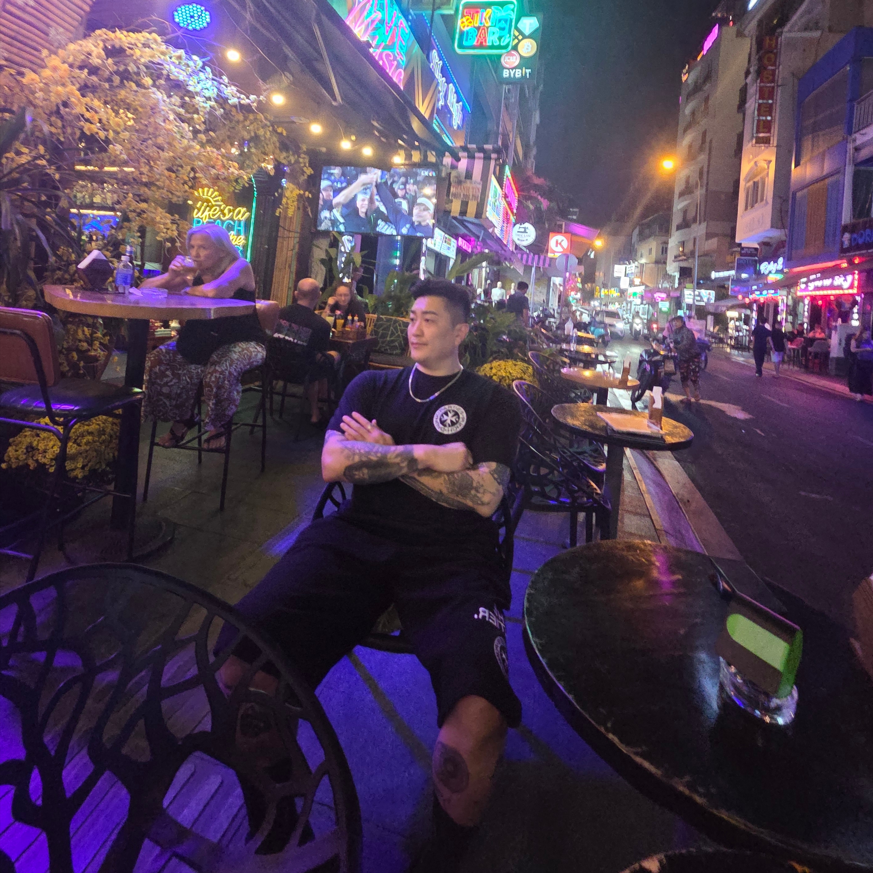 Punch Drunk Parties Circle Logo Gear Shorts Black, Punch Drunk Parties Circle Logo Narrow Tee Black 착용 스타일