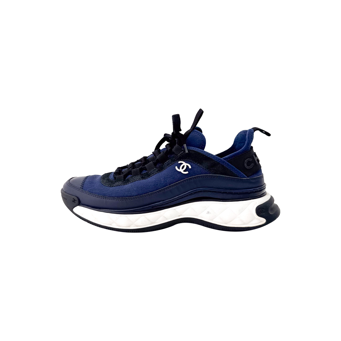 IT5LU2S3AI9L CHANEL Men's Mixed Fiber Gold Accent Sneakers - Navy