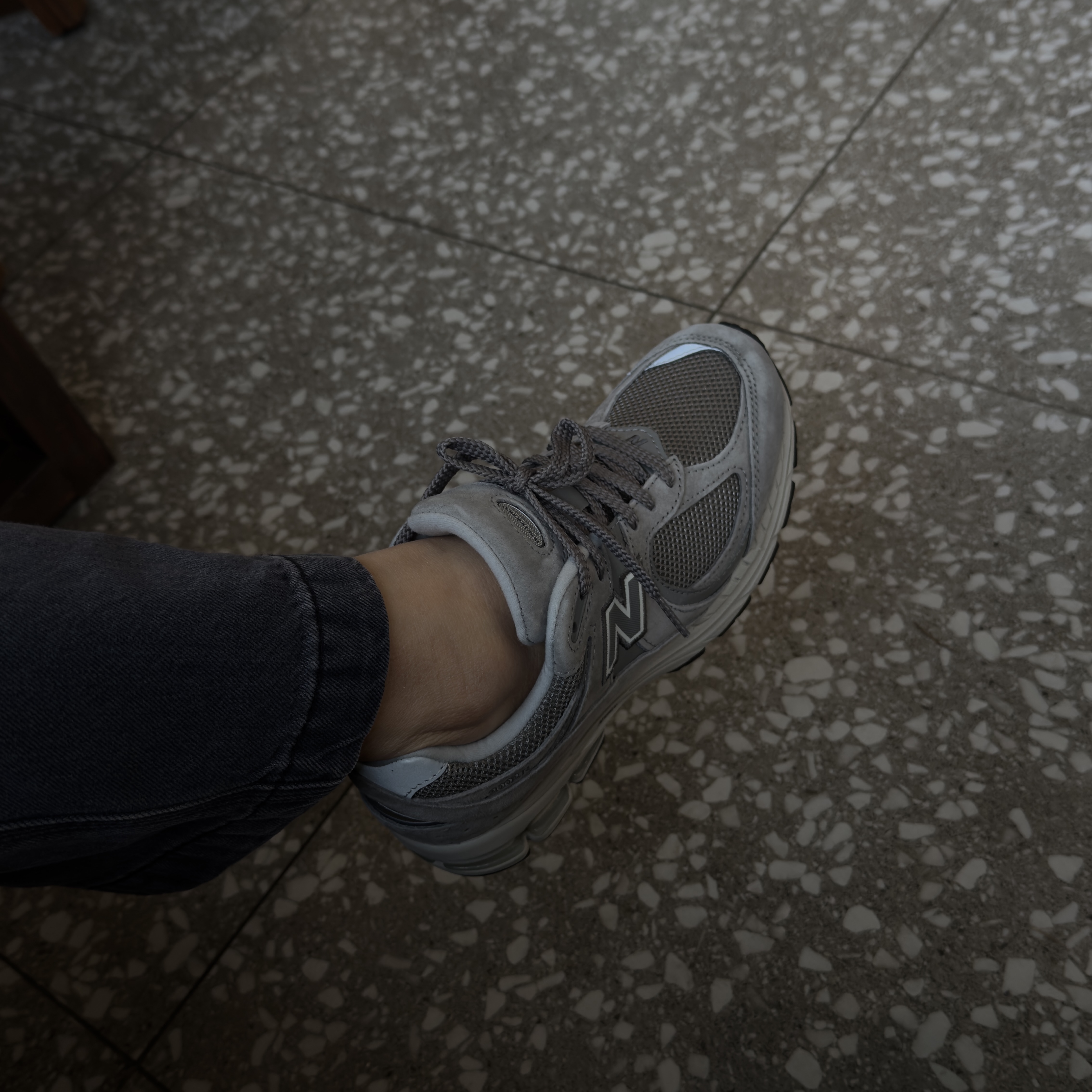New Balance 2002R Grey 착용 스타일