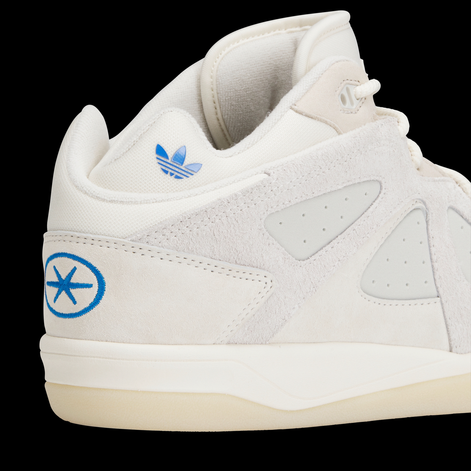 Adidas x Bad Bunny BadBo 1.0 Chalk White Talc 착용 스타일 - 2