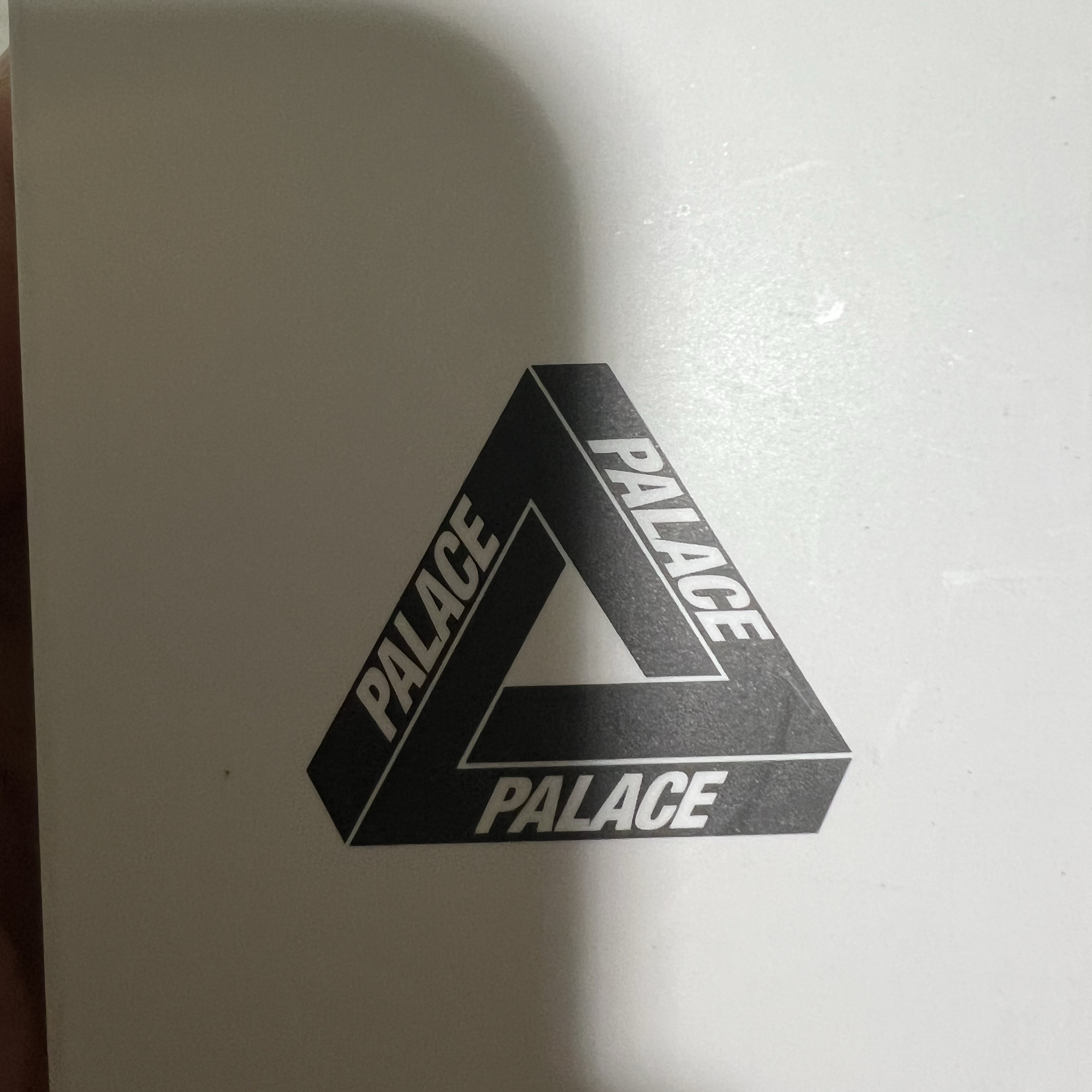 팔라스 팔마트 LED 마그넷 화이트 블랙 - 26SS | Palace | KREAM
