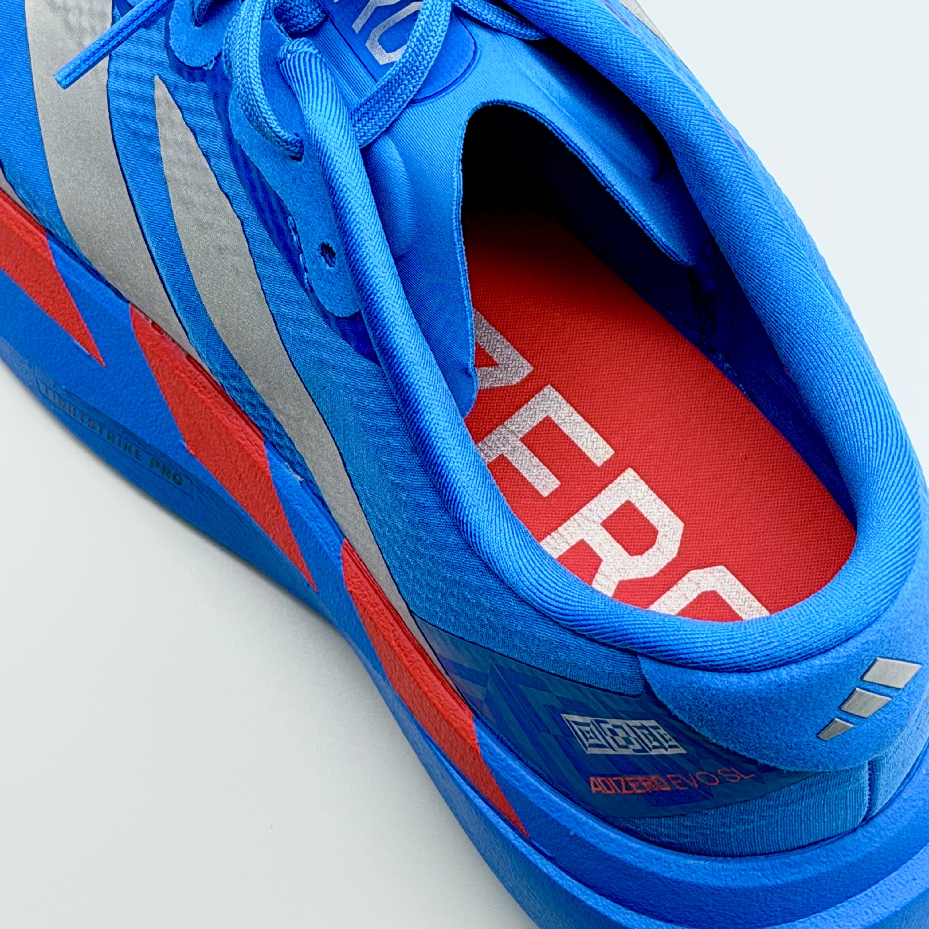 Adidas Adizero EVO SL Woven Solar Blue Silver Metallic 착용 스타일 - 3