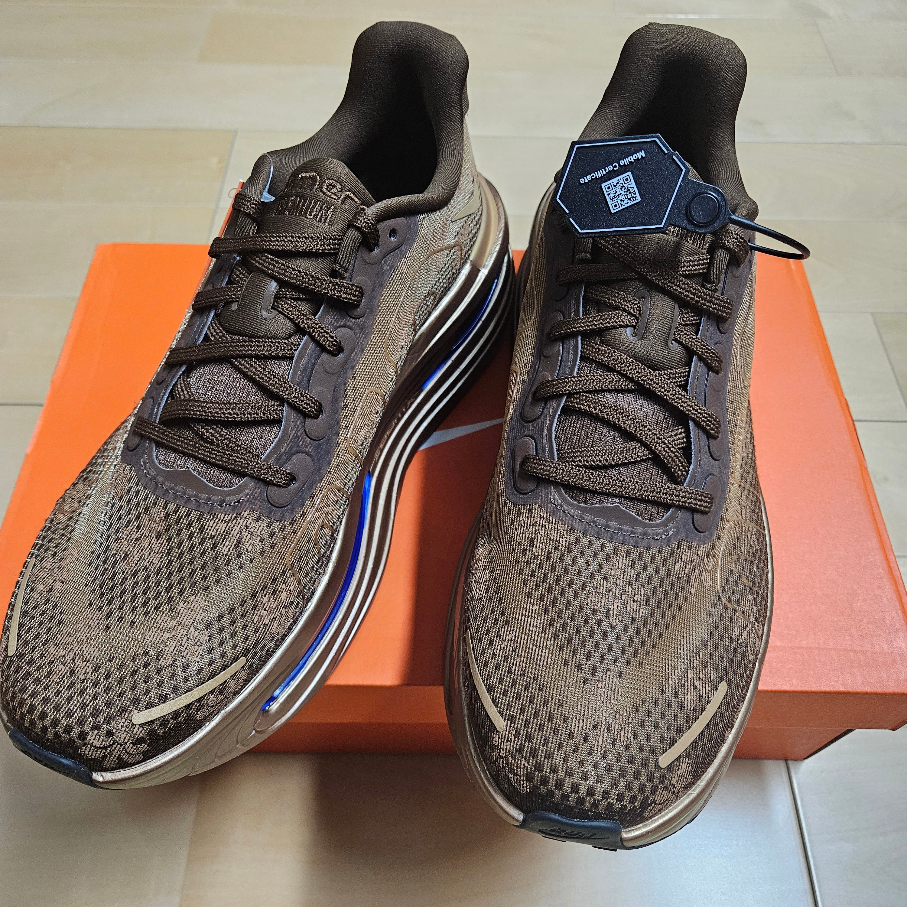 (W) Nike Vomero Premium QS Flat Stout 착용 스타일 - 4