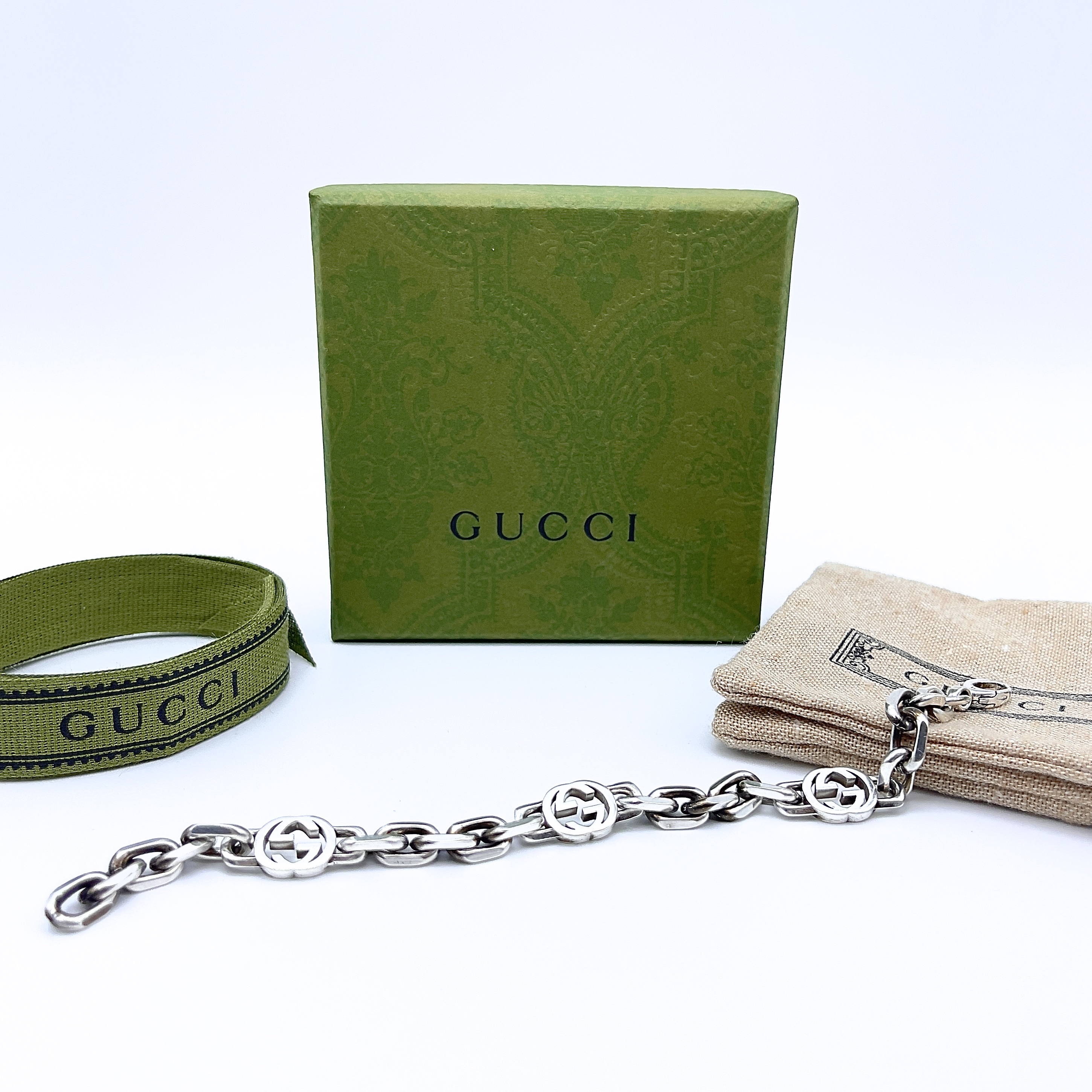 Gucci Interlocking G Bracelet Silver 착용 스타일 - 1