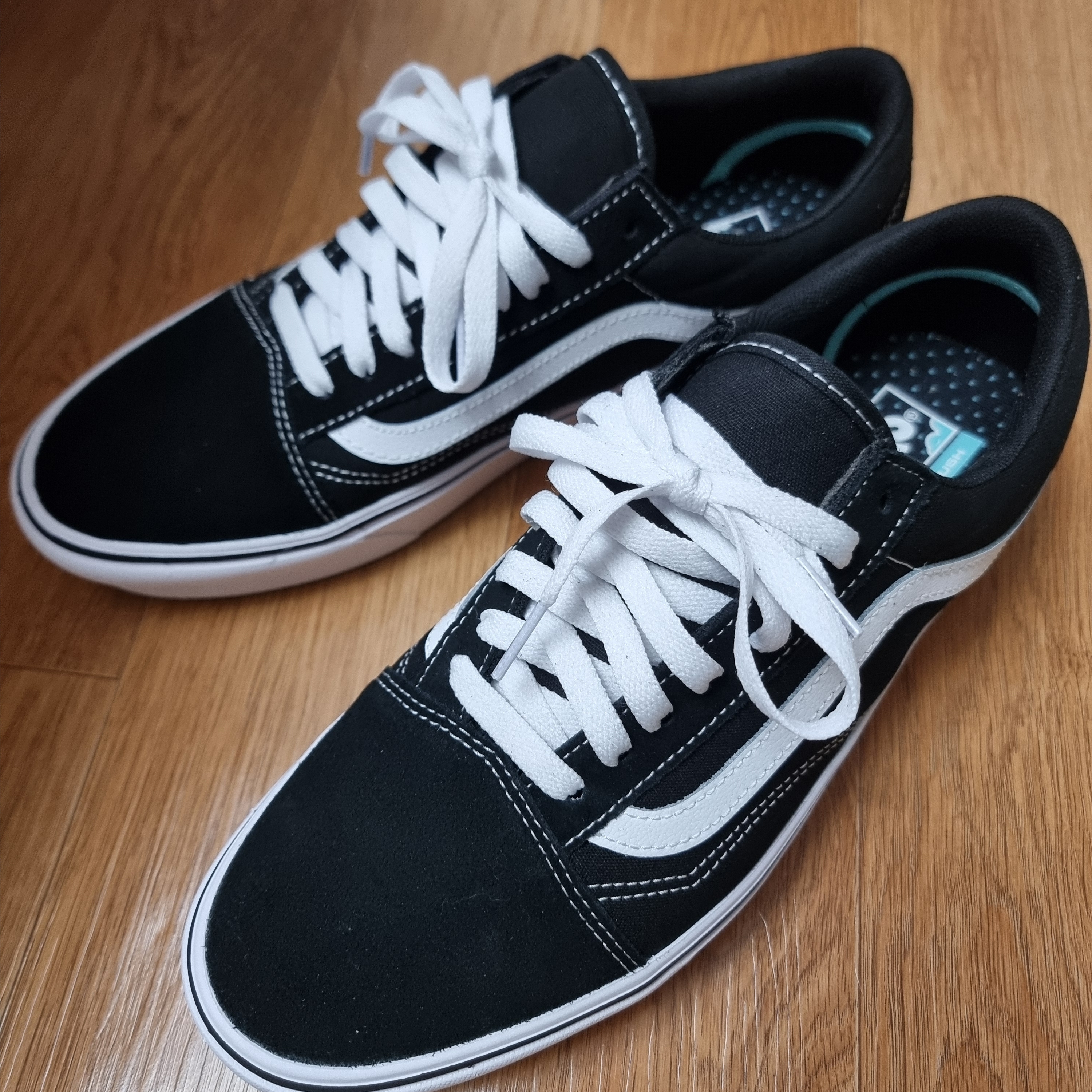 Vans ComfyCush Old Skool Black True white 착용 스타일 - 1