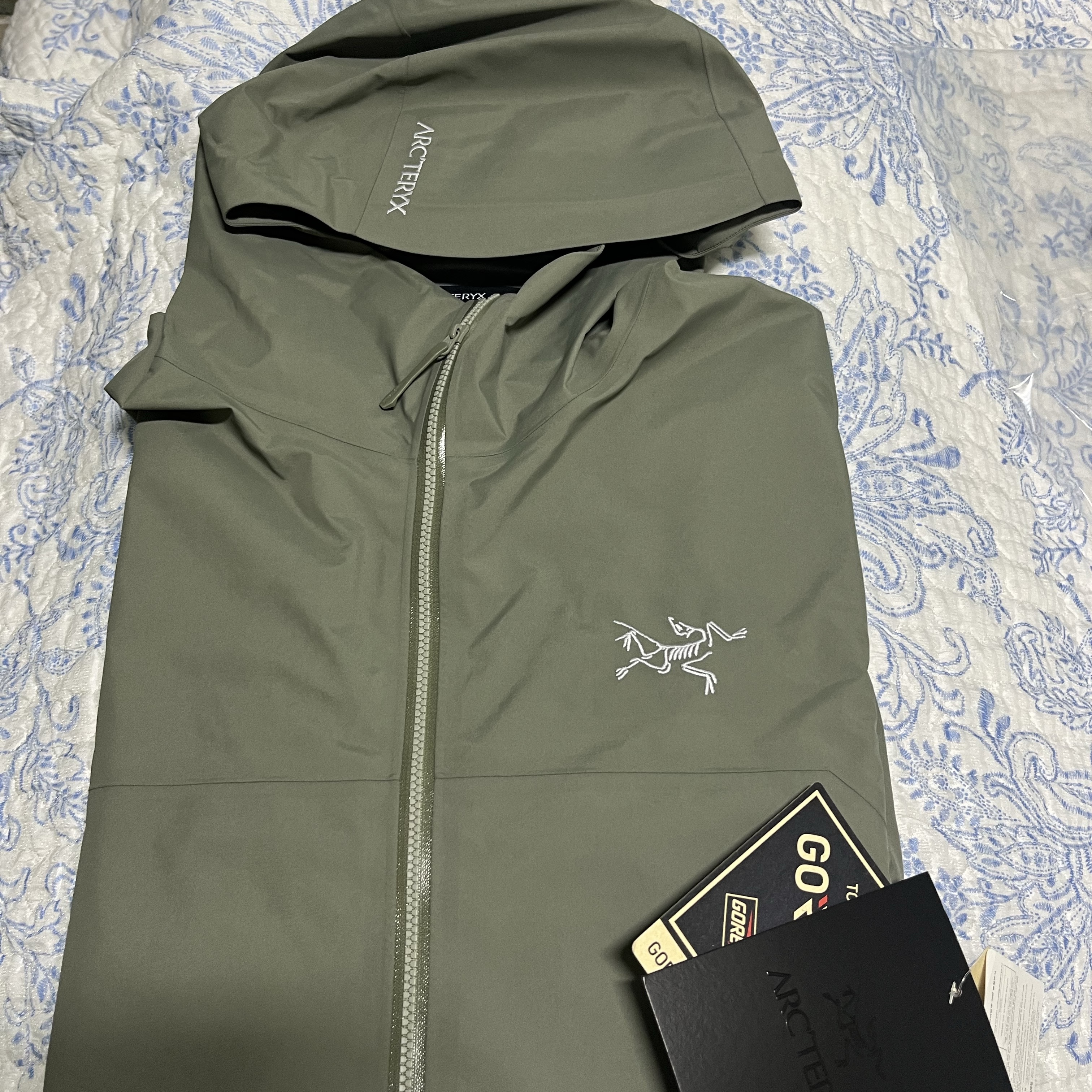 Arc'teryx Konseal 15 Backpack Forage, Arc'teryx Mantis 1 Waistpack Rune 착용 스타일 - 6