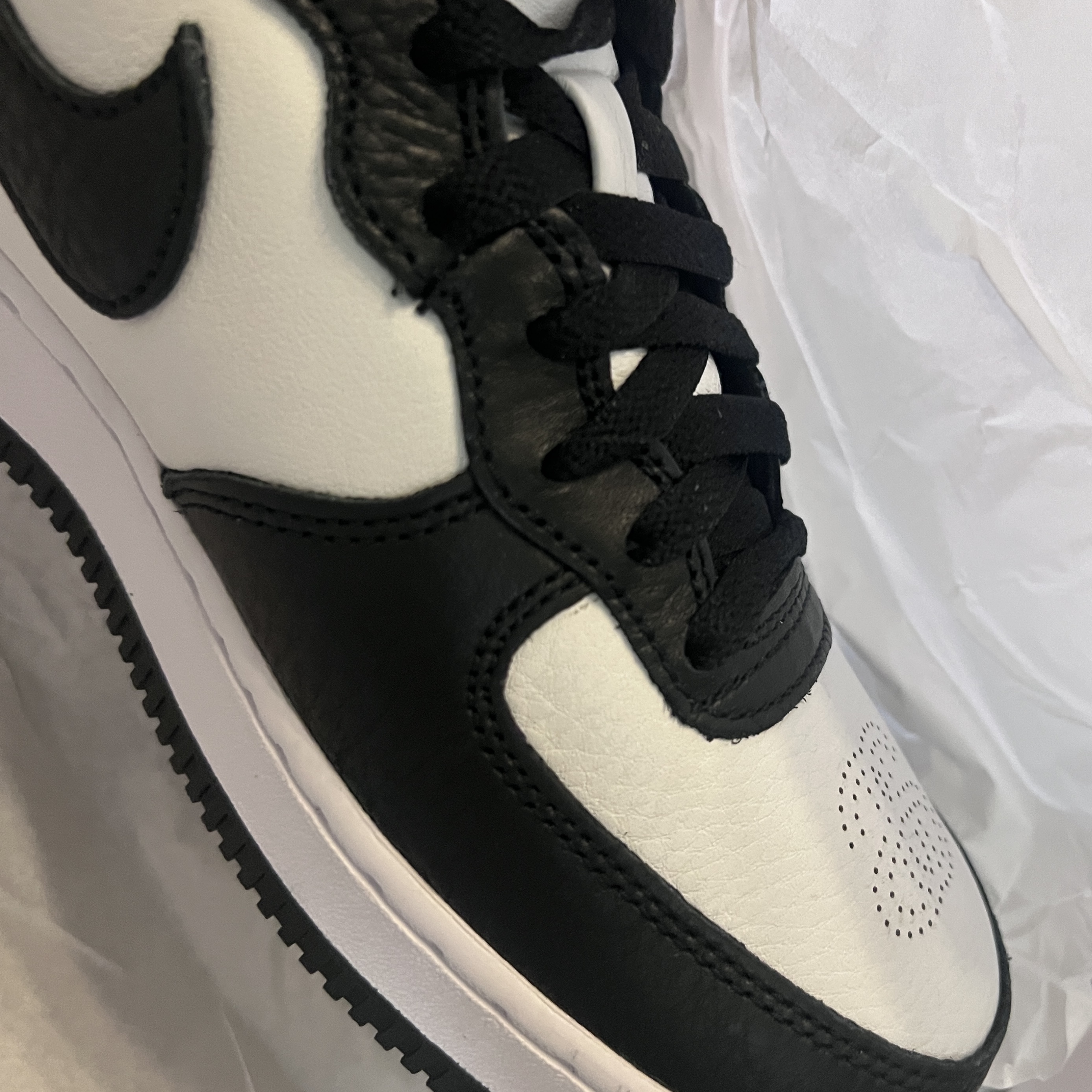 Nike x Stussy Air Force 1 '07 Mid SP Black and Light Bone 착용 스타일