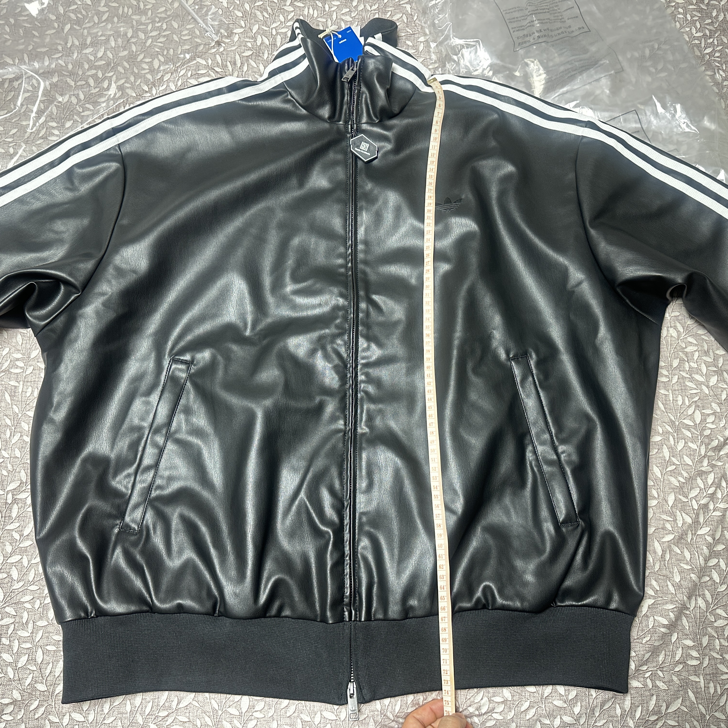 Adidas Pleather 3S Track Top Black - KR Sizing 착용 스타일 - 2