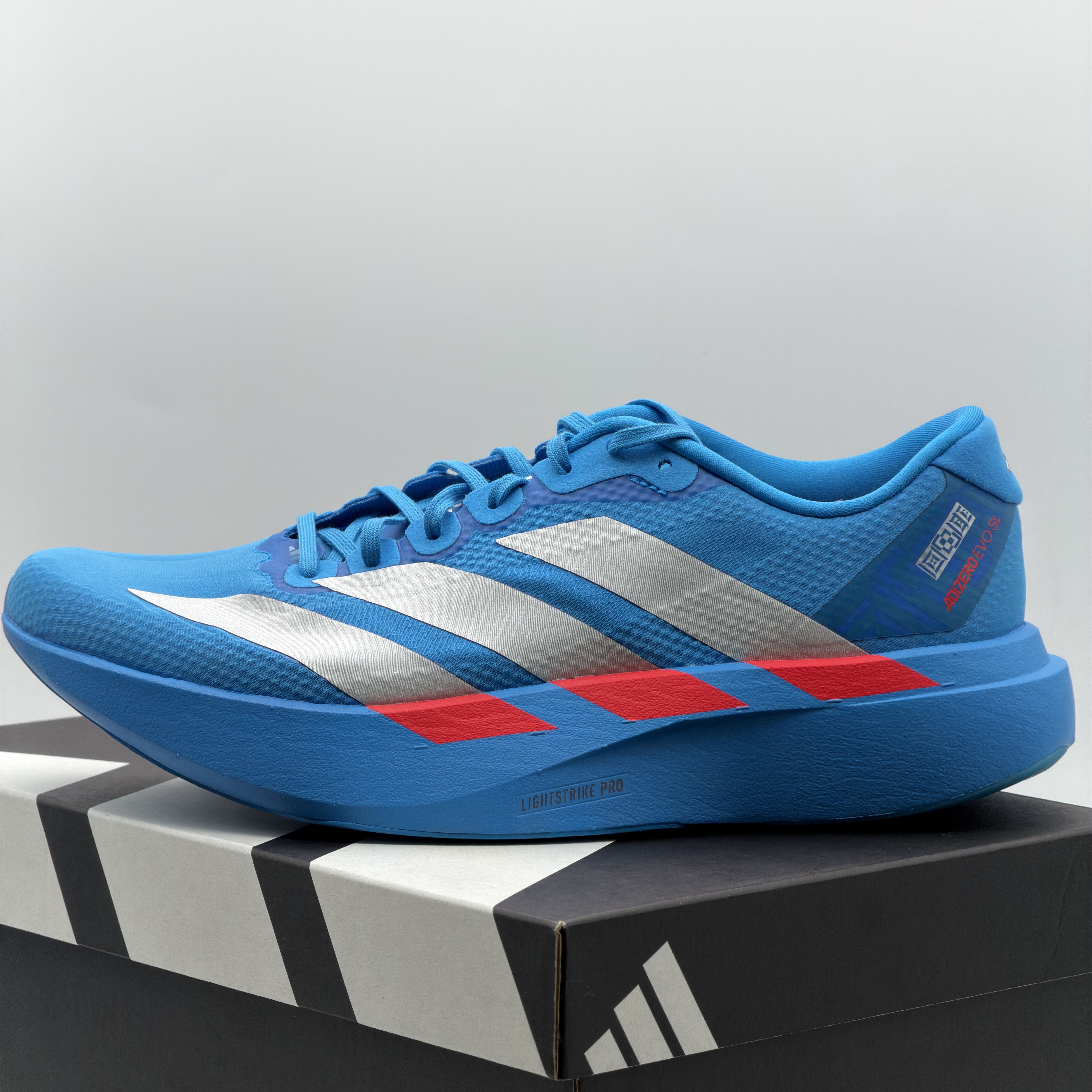 Adidas Adizero EVO SL Woven Solar Blue Silver Metallic 착용 스타일 - 9