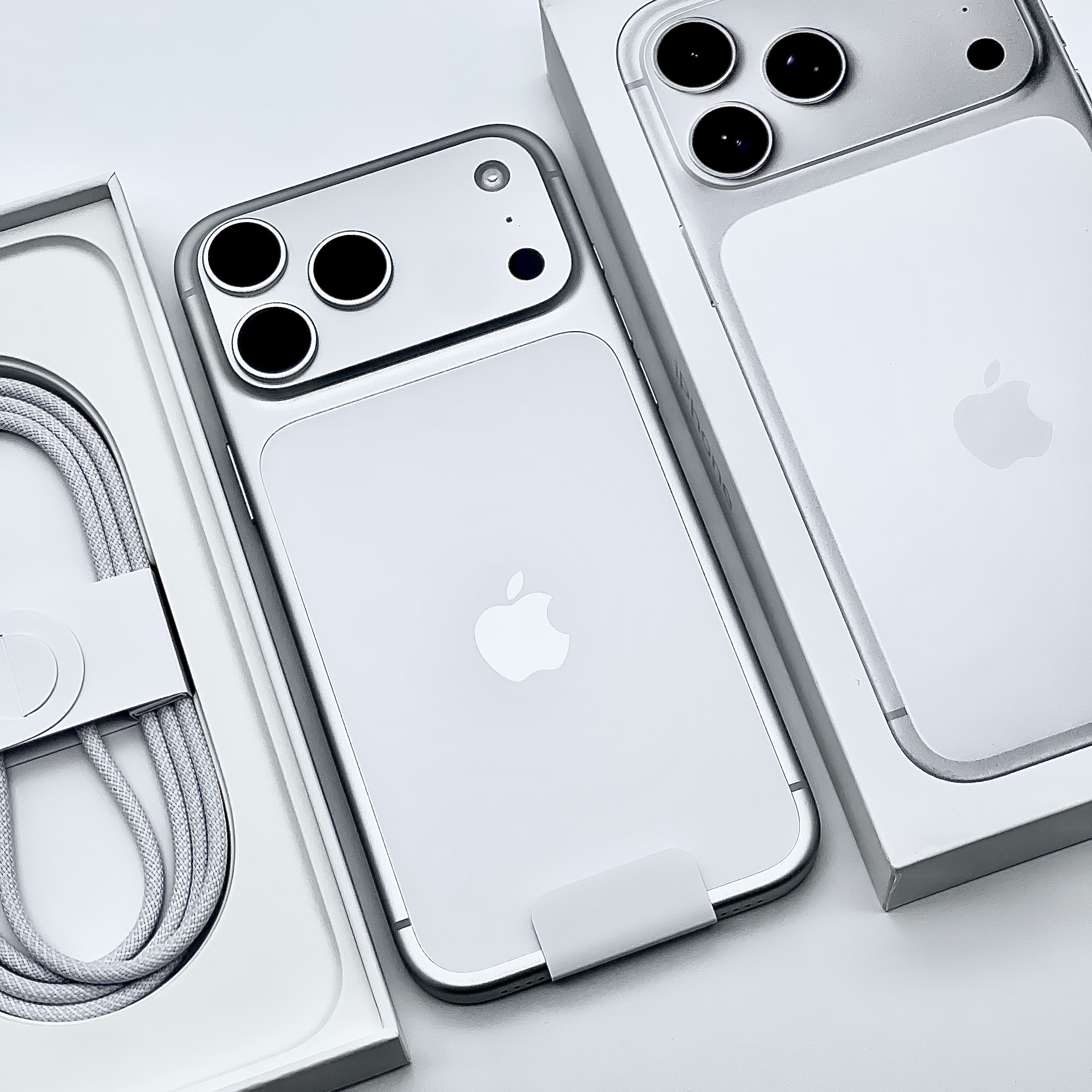 Apple iPhone 17 Pro Max 256GB Silver 착용 스타일 - 8