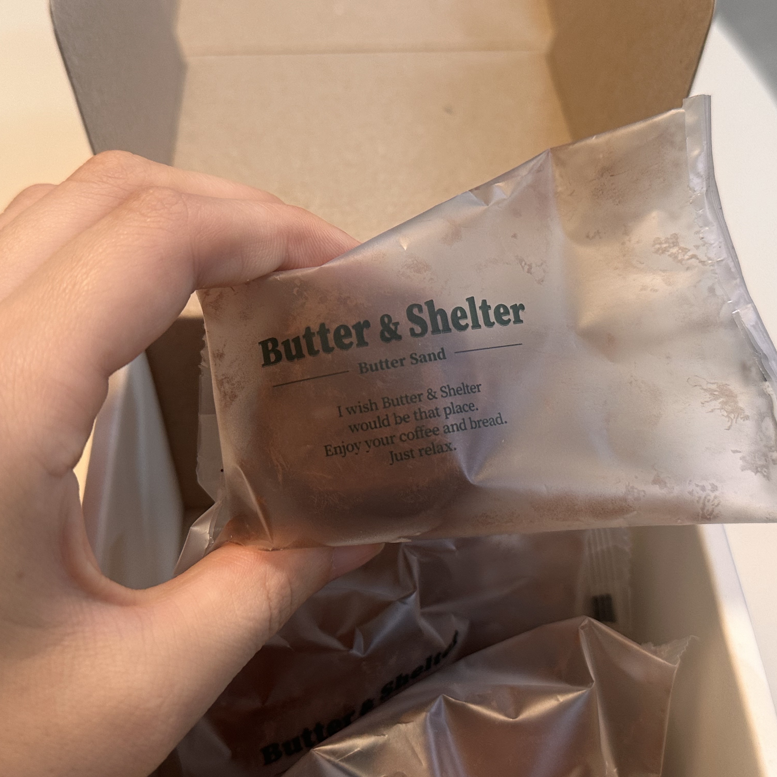 [KREAM 단독] Butter&Shelter Dubai Chewy Cookie Set 4EA 착용 스타일
