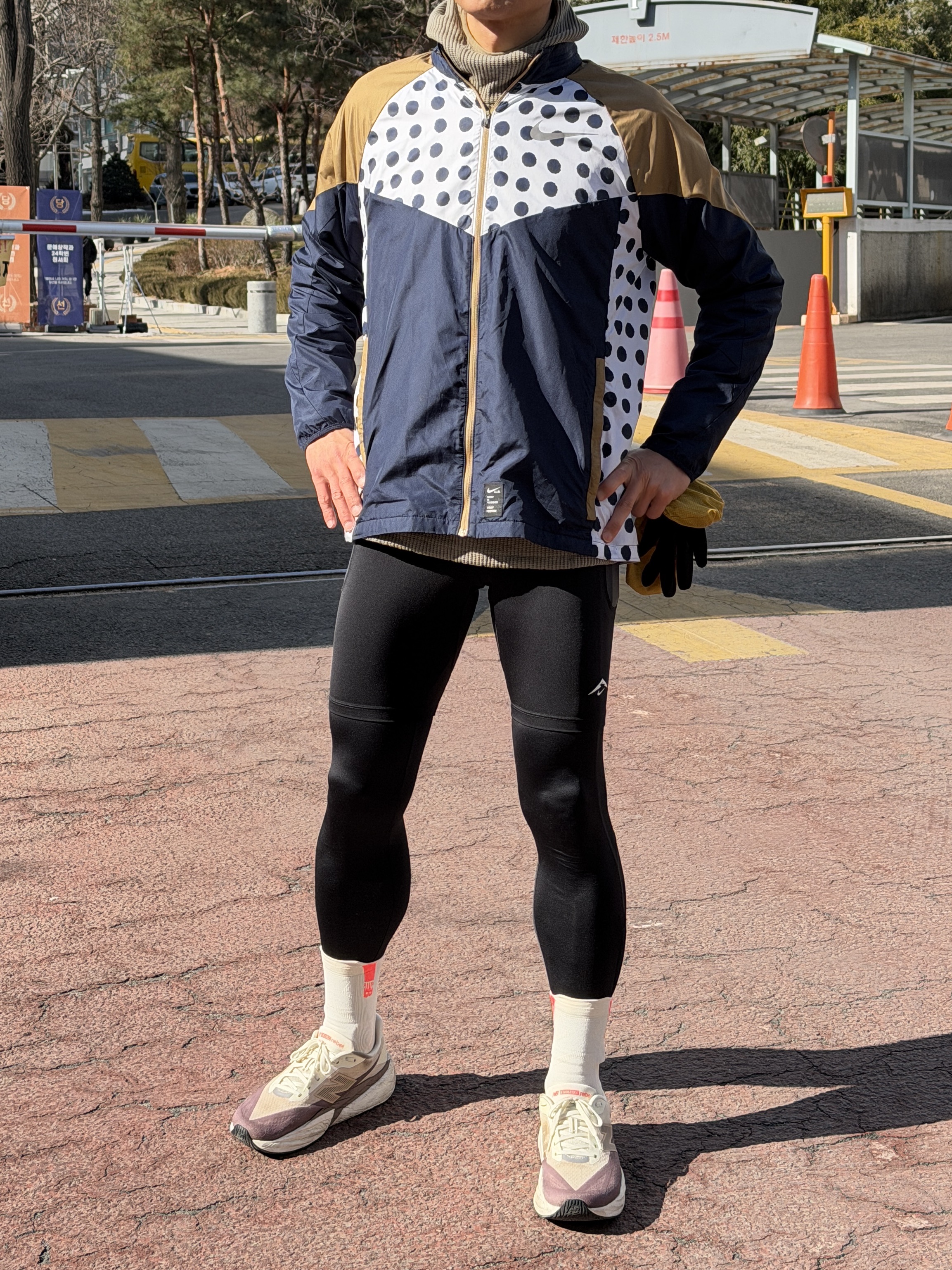 New Balance FuelCell Rebel v5 Angora Earth Shadow Sea Salt - D Standard, Nike Lava Loops Dri-Fit ADV Running Tights Black Anthracite - Asia 착용 스타일 - 1