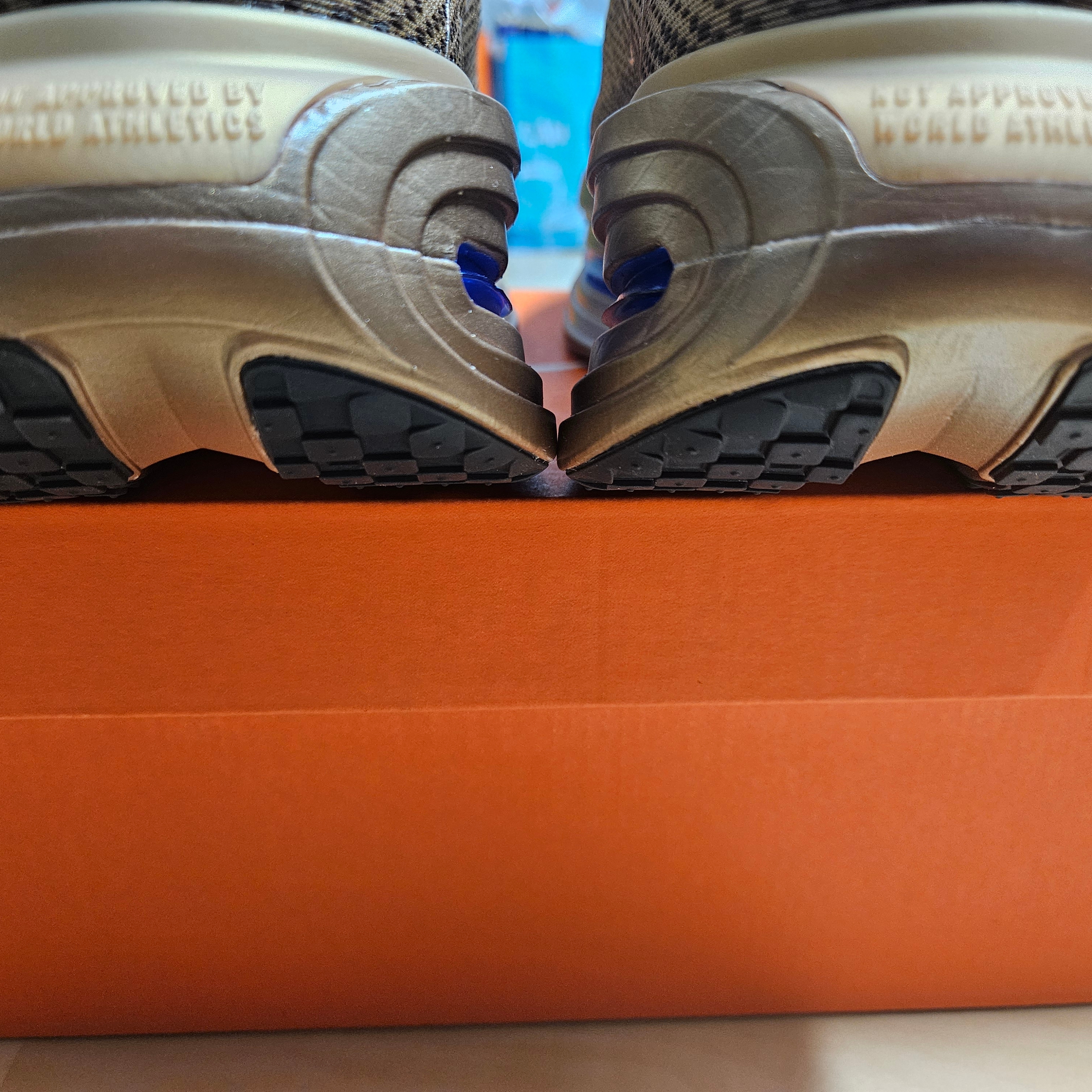 (W) Nike Vomero Premium QS Flat Stout 착용 스타일 - 9