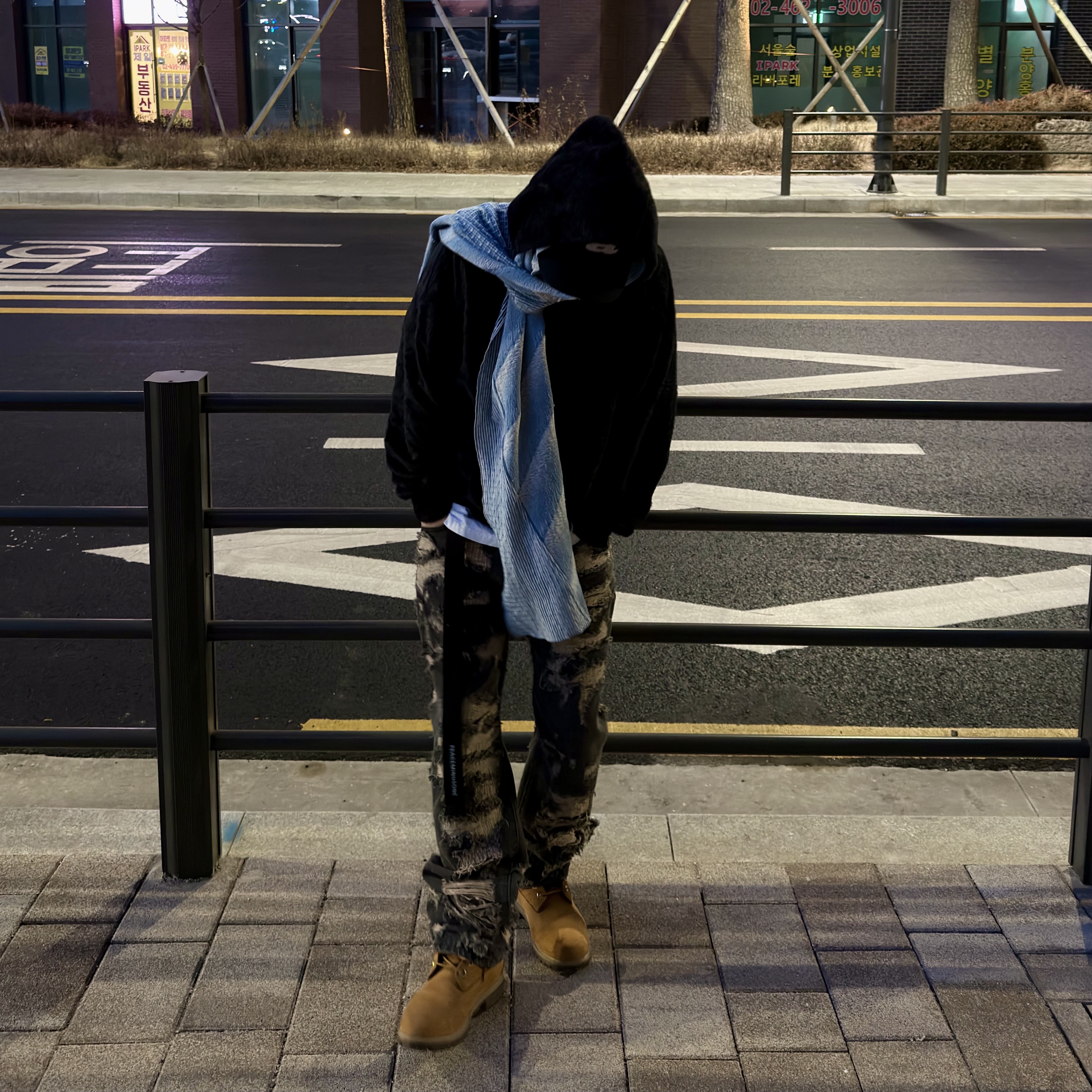 Timberland Premium 6 inch Waterproof Boot Wheat Nubuck - Wide, Timberland x Comme des Garcons Shirt x Supreme 6 Inch Boot Wheat - Medium 착용 스타일 - 2
