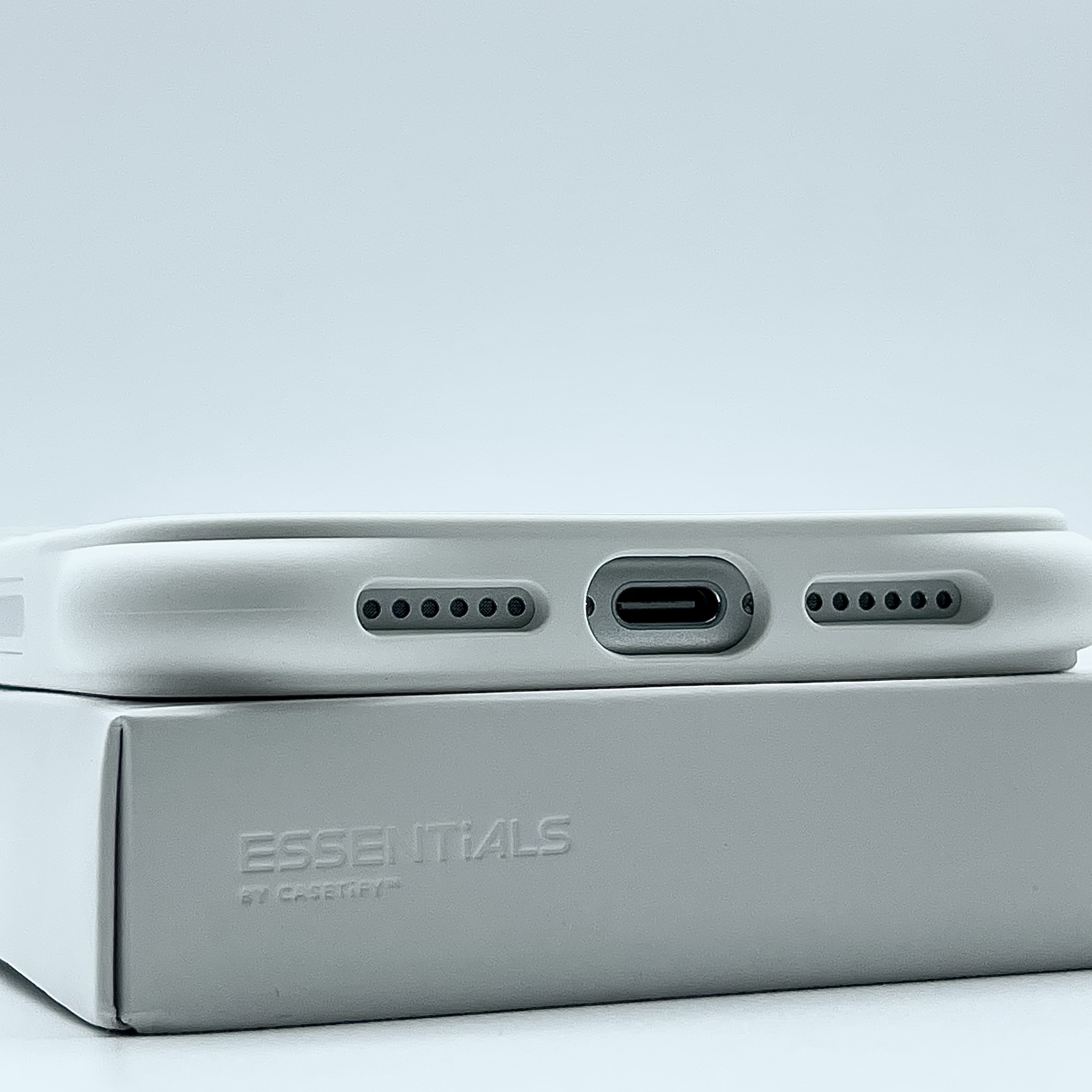 Casetify iPhone MagSafe Ripple Case White, Casetify Essentials Ripple AirPods Pro 3rd Case White 착용 스타일 - 4