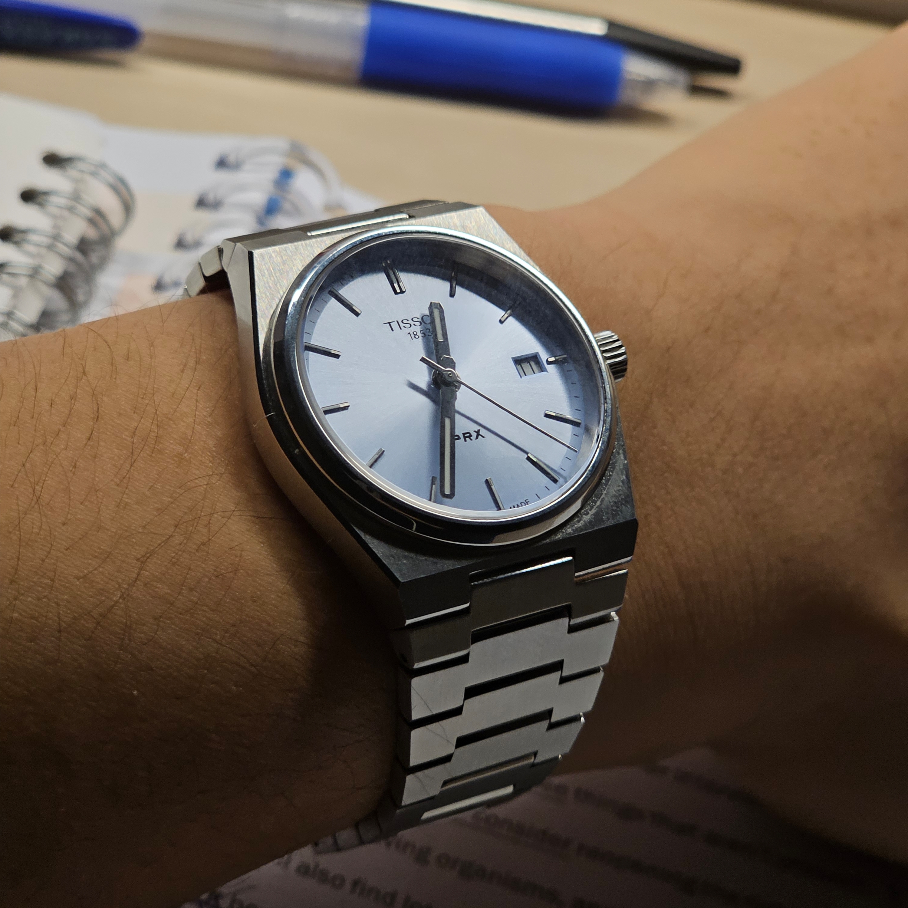 Tissot PRX 35mm Quartz Steel Light Blue 착용 스타일 - 2