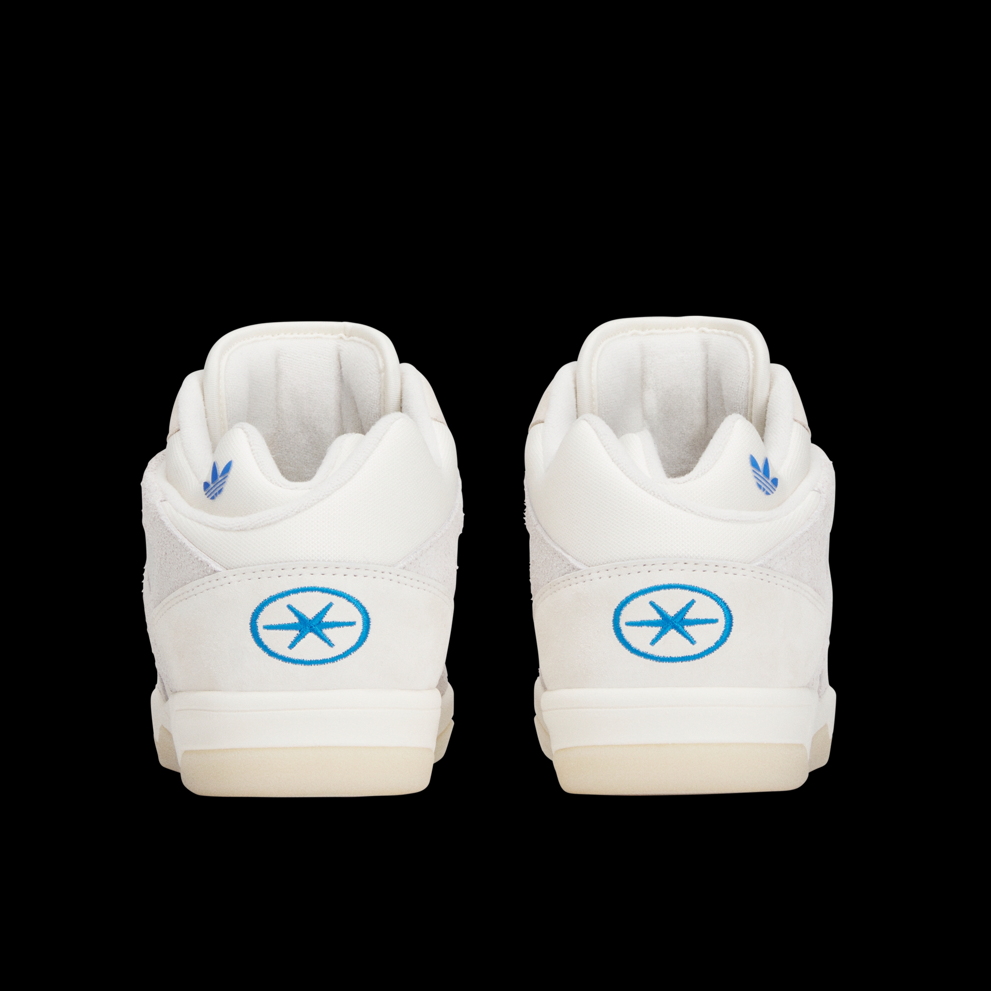 Adidas x Bad Bunny BadBo 1.0 Chalk White Talc 착용 스타일 - 3