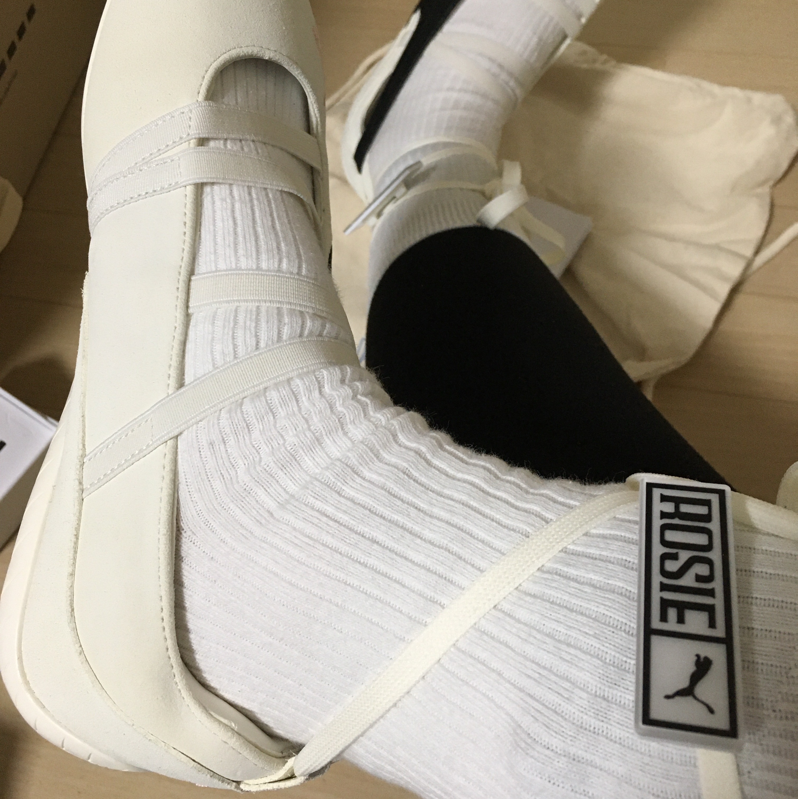 (W) Puma x Rosé Speedcat Ballet SD Warm White Black 착용 스타일 - 2