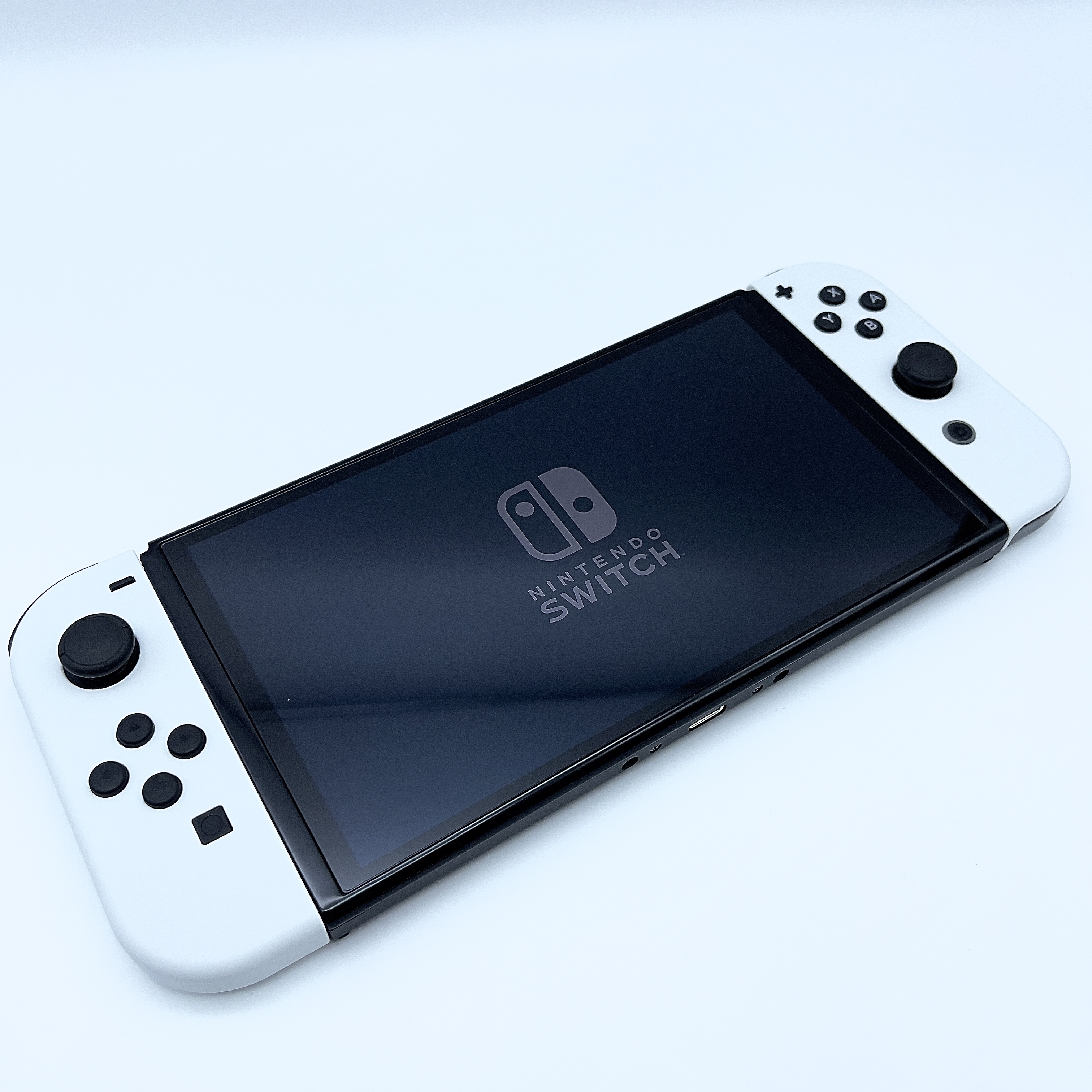 Nintendo Switch OLED White (Korean Ver.) 착용 스타일 - 3
