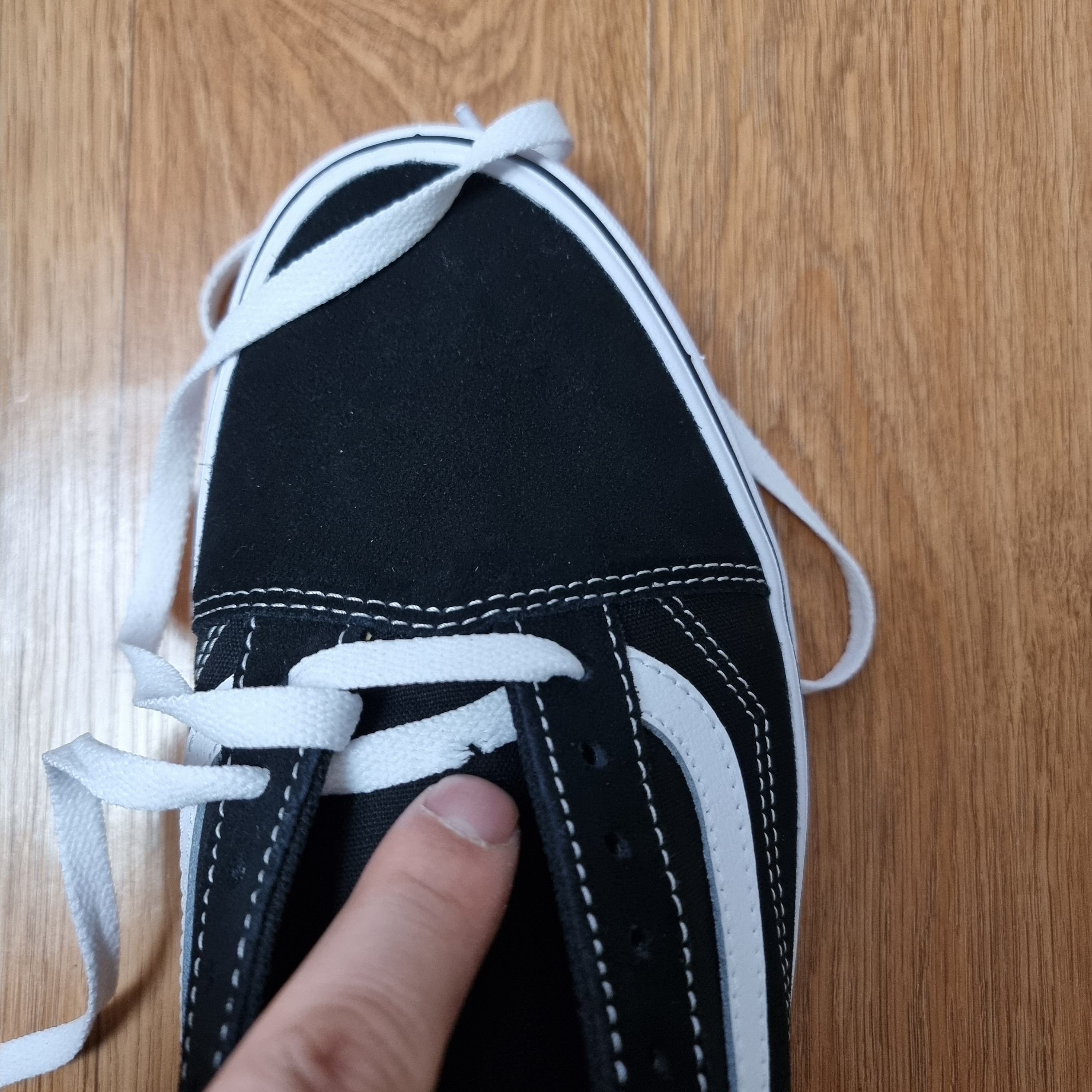Vans ComfyCush Old Skool Black True white 착용 스타일 - 2