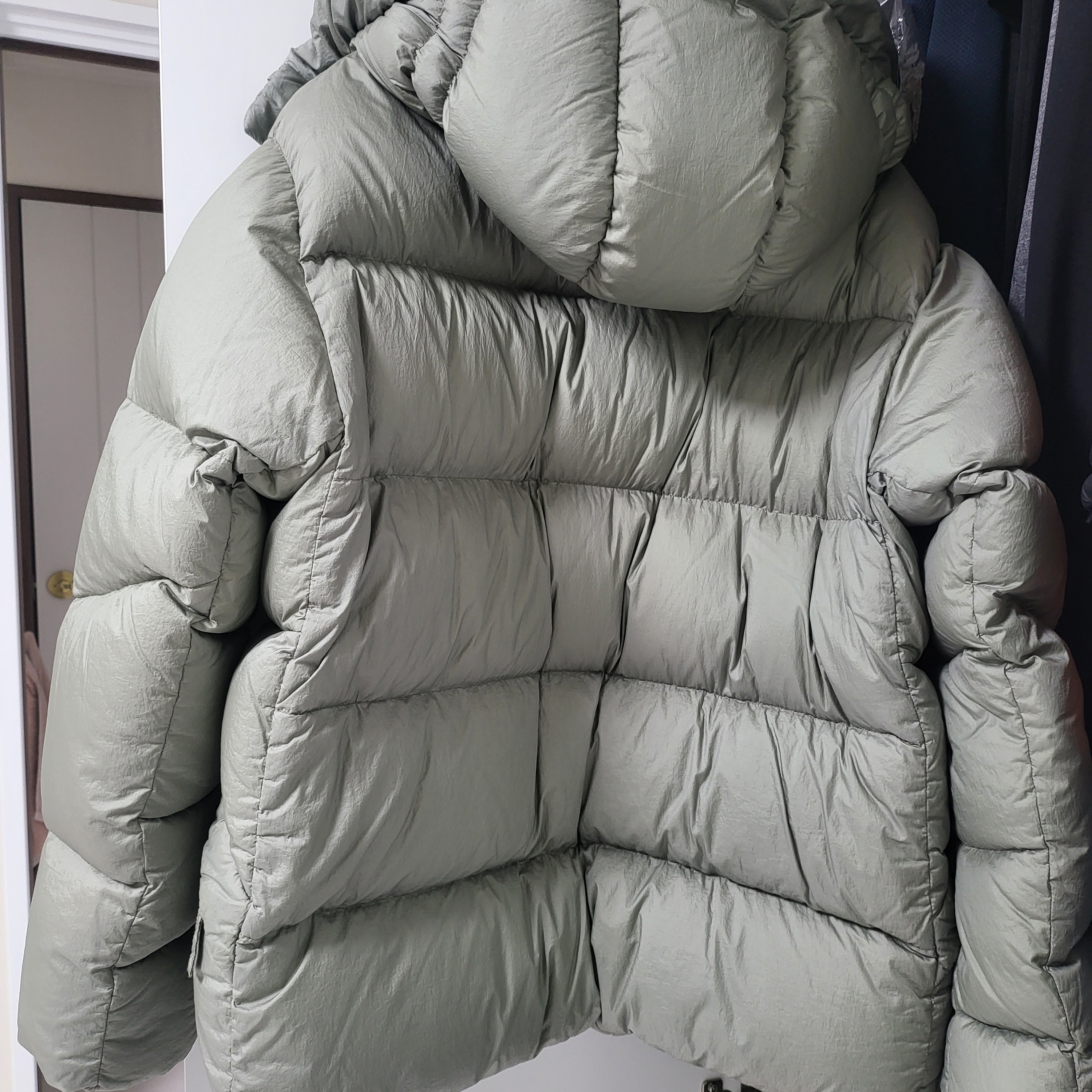 Ten C Alpine Down Jacket Sage Green 착용 스타일 - 2