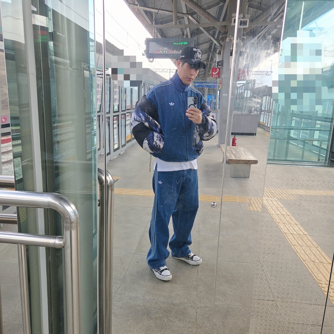Adidas Adicolor Denim Firebird Track Top Medium Blue Denim - KR Sizing, Adidas Adicolor Denim Firebird Pants Medium Blue Denim - KR Sizing 착용 스타일 - 3