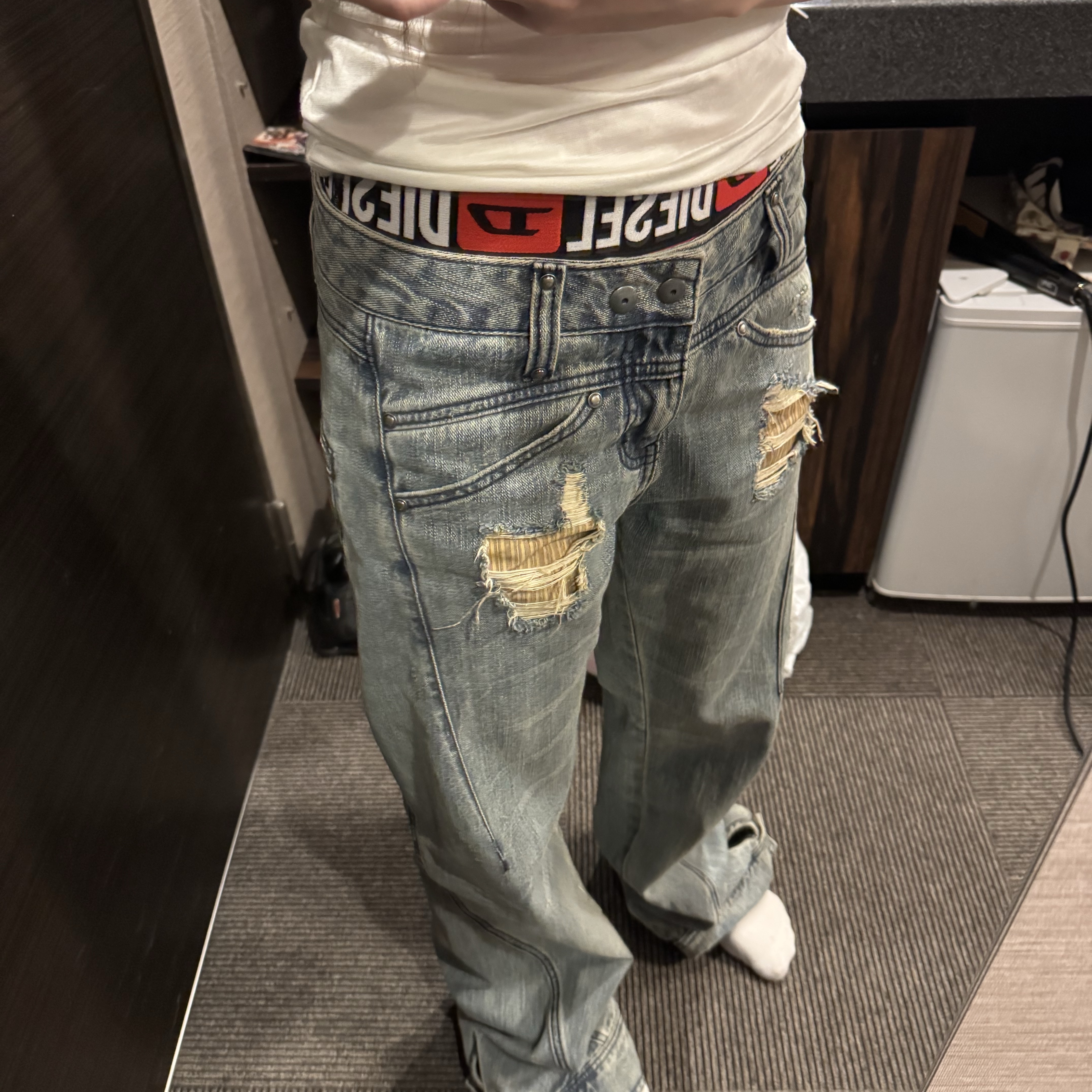 Mischief Anatomie Jean Blue Grey, Diesel Umbx Damien All Over Logo Waist Boxers Red Black Grey (3 Pack) 착용 스타일