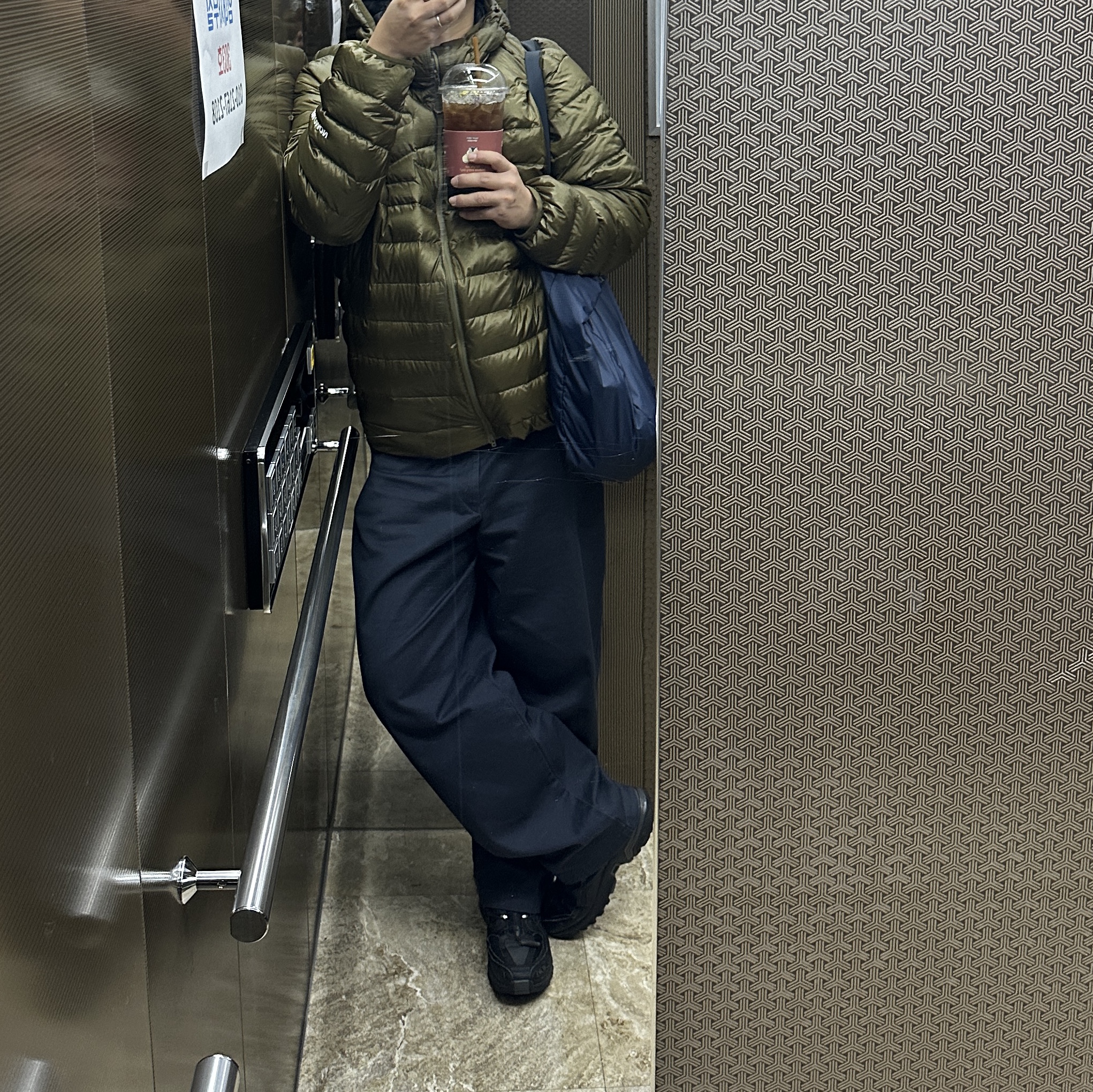 Montbell Pocketable Light Tote M Navy, Salomon ACS Pro Black 착용 스타일