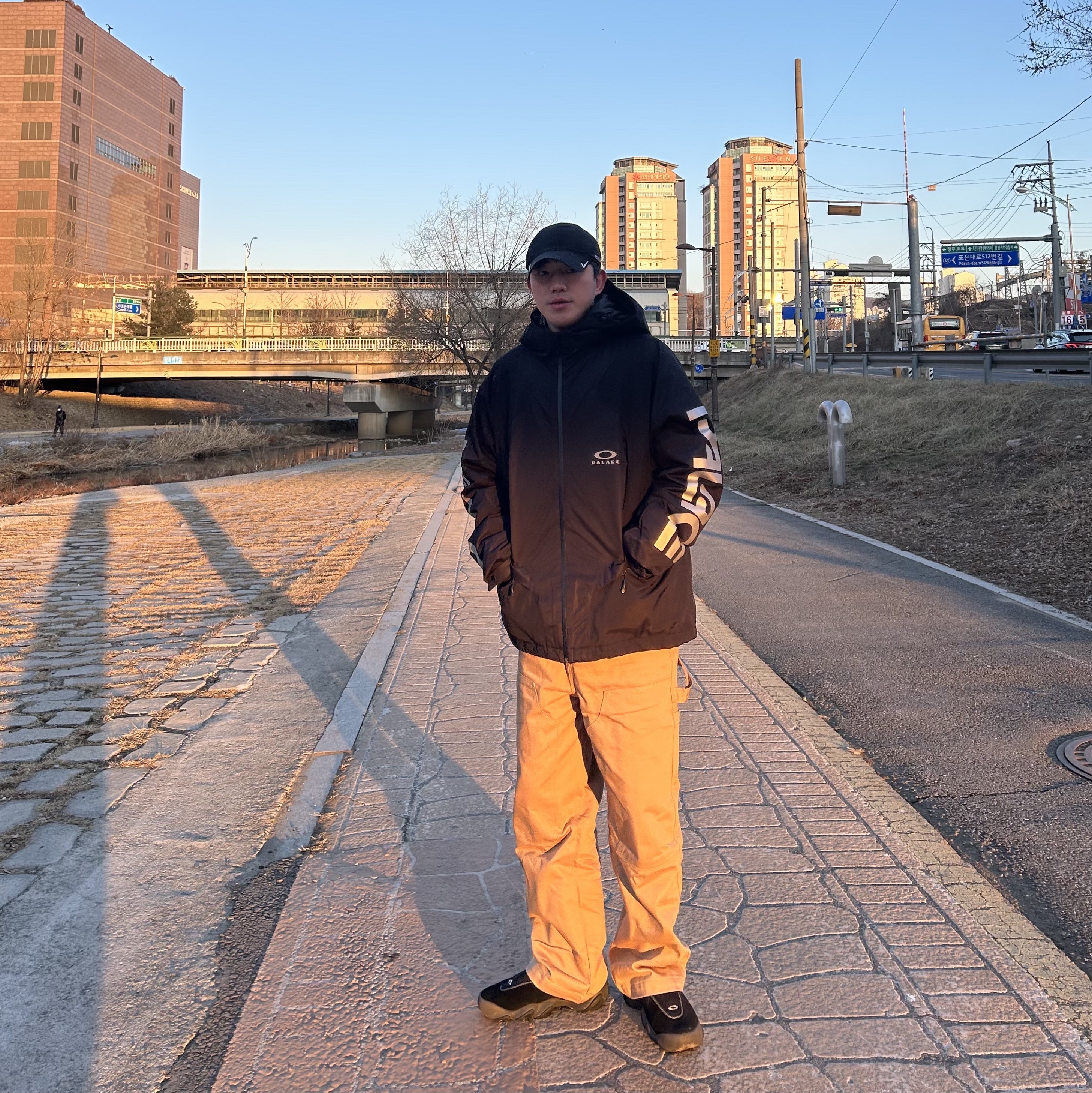 Palace x Oakley Snow Jacket Black - 24FW, Nike x Drake Nocta Golf Cap Black 착용 스타일 - 2