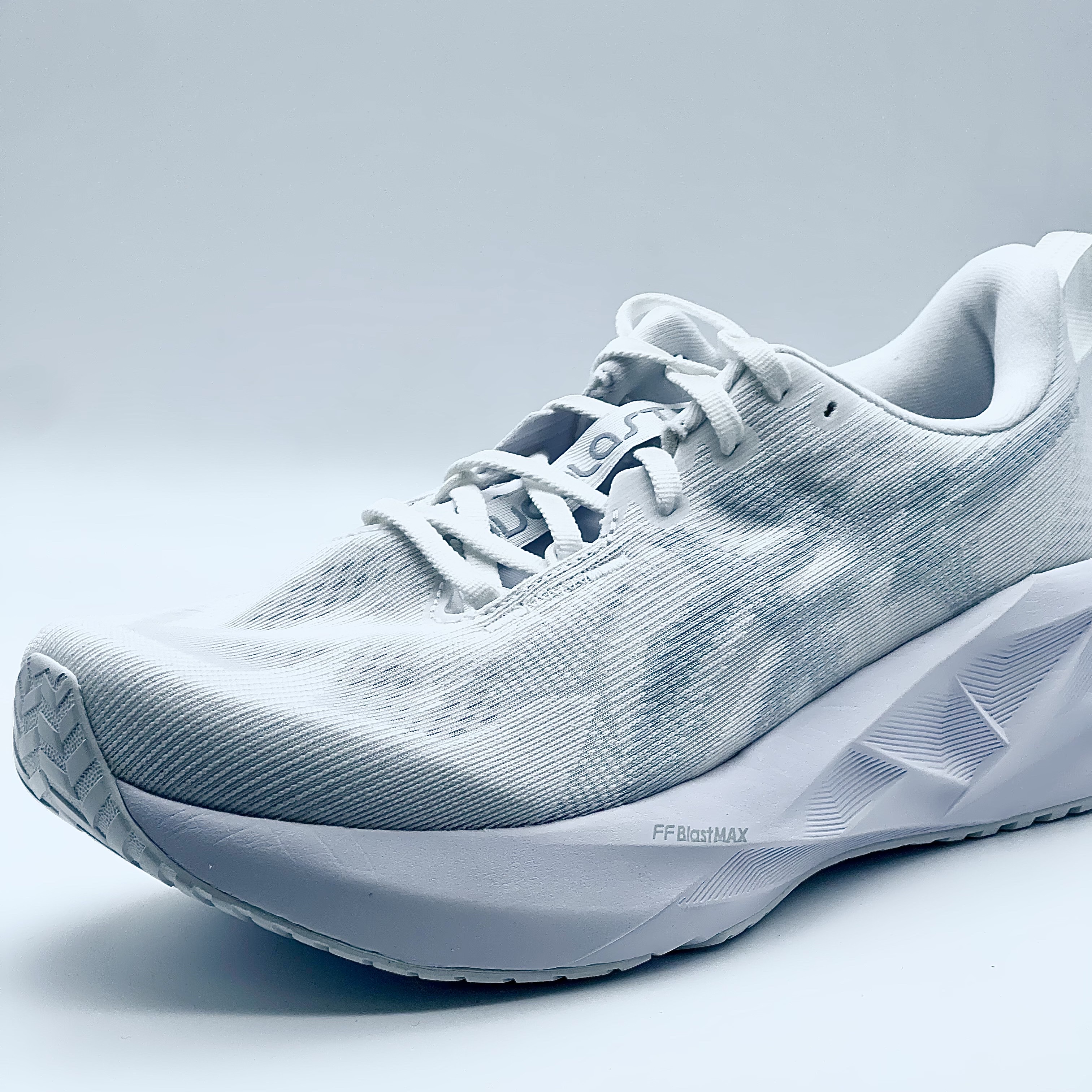 Asics Novablast 5 White Piedmont Grey 착용 스타일 - 7