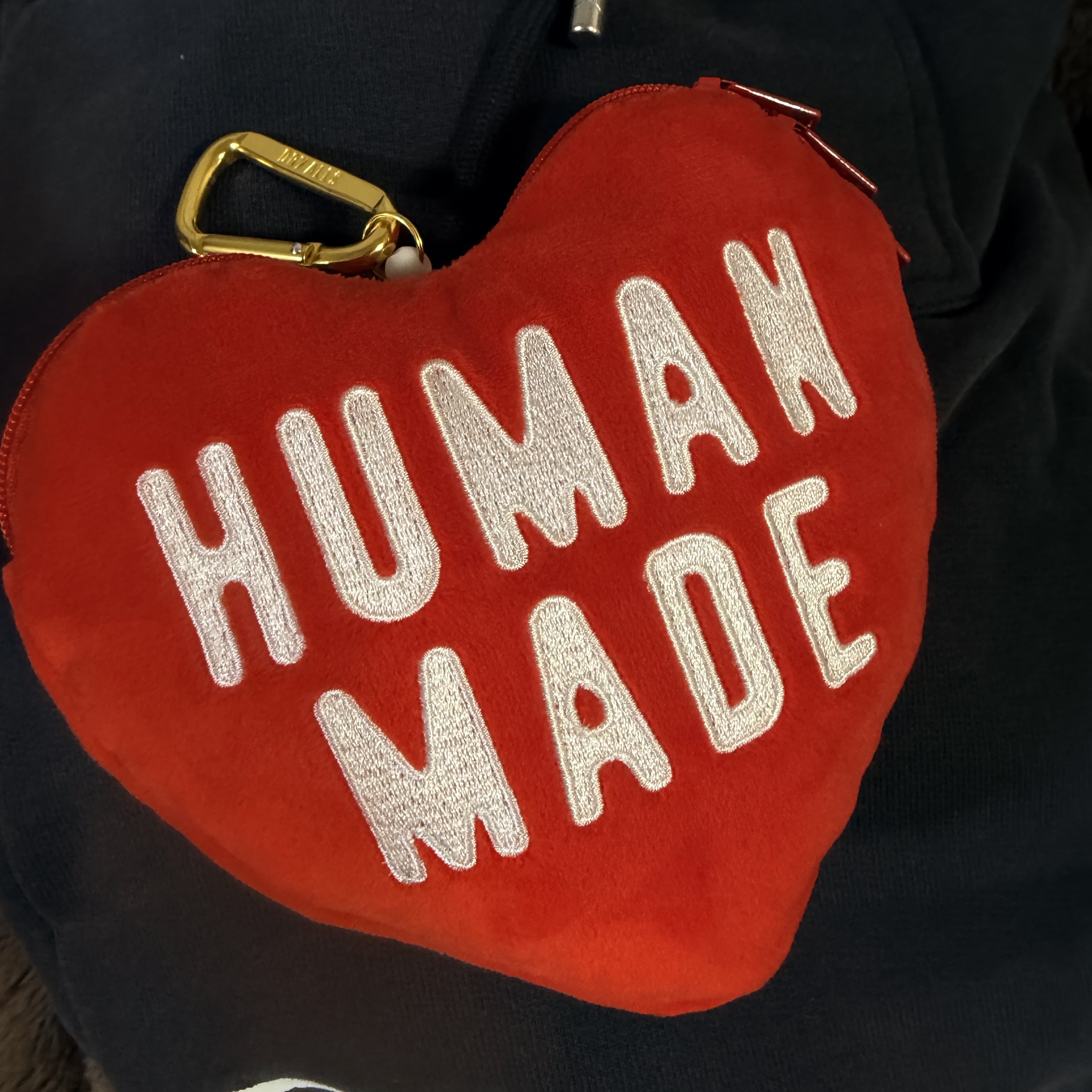 Human Made Heart Pass Case Red 착용 스타일